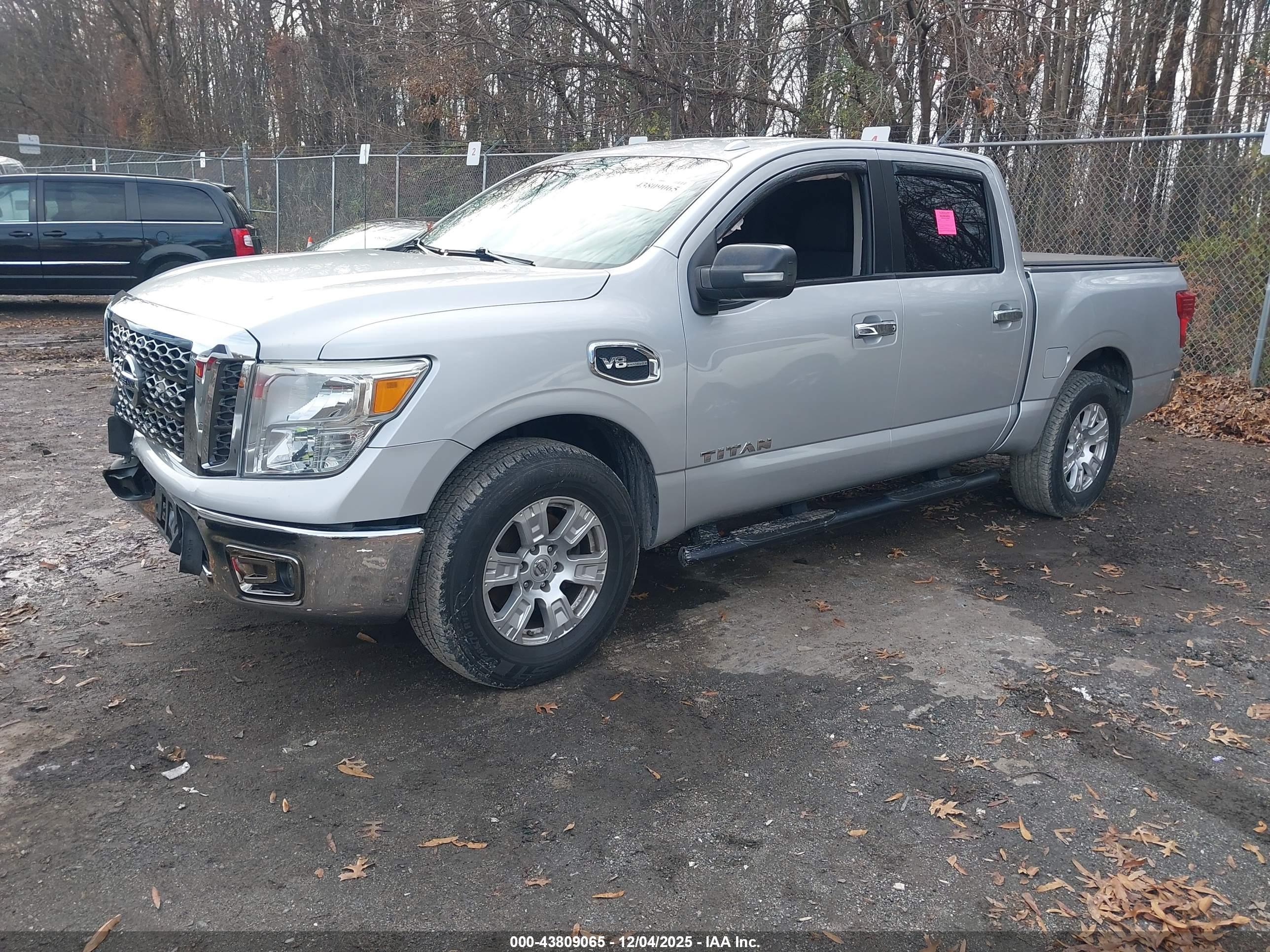 NISSAN TITAN image 2