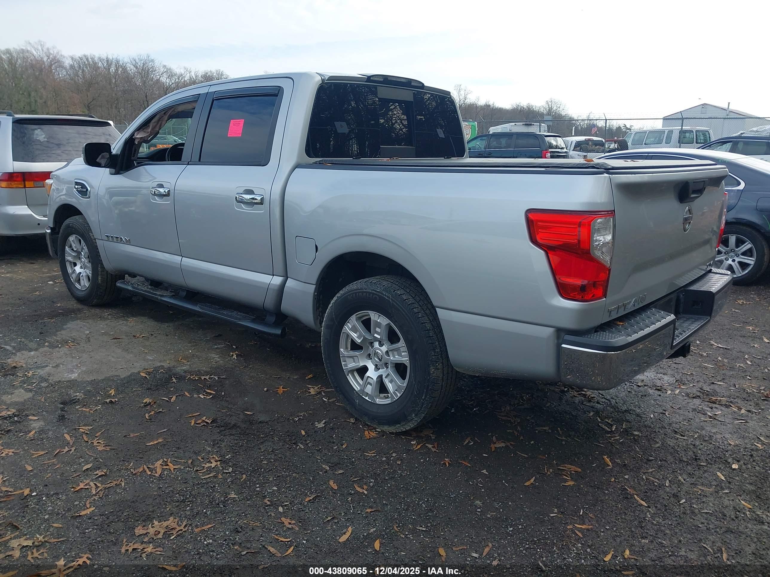 NISSAN TITAN image 3
