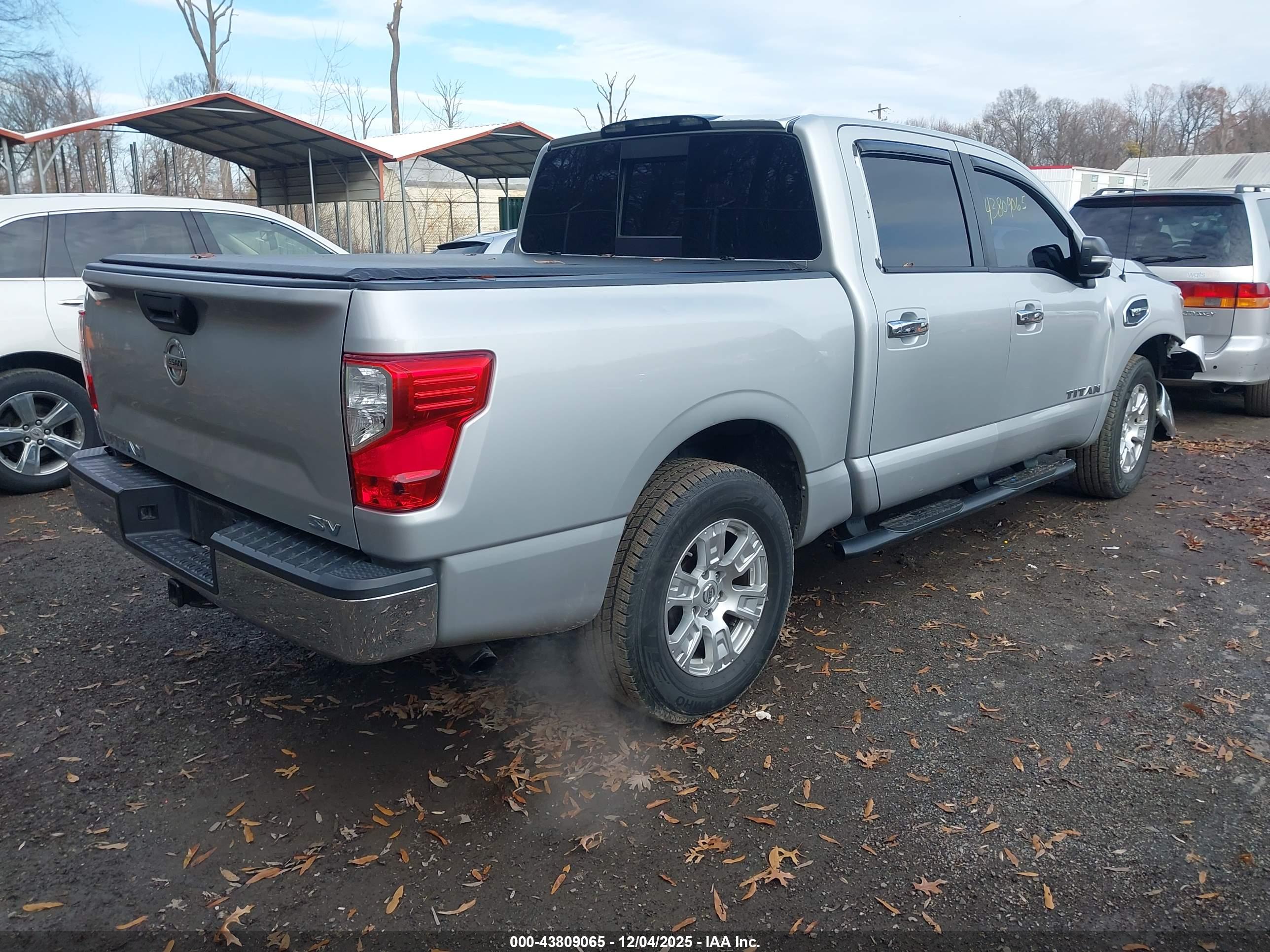 NISSAN TITAN image 4