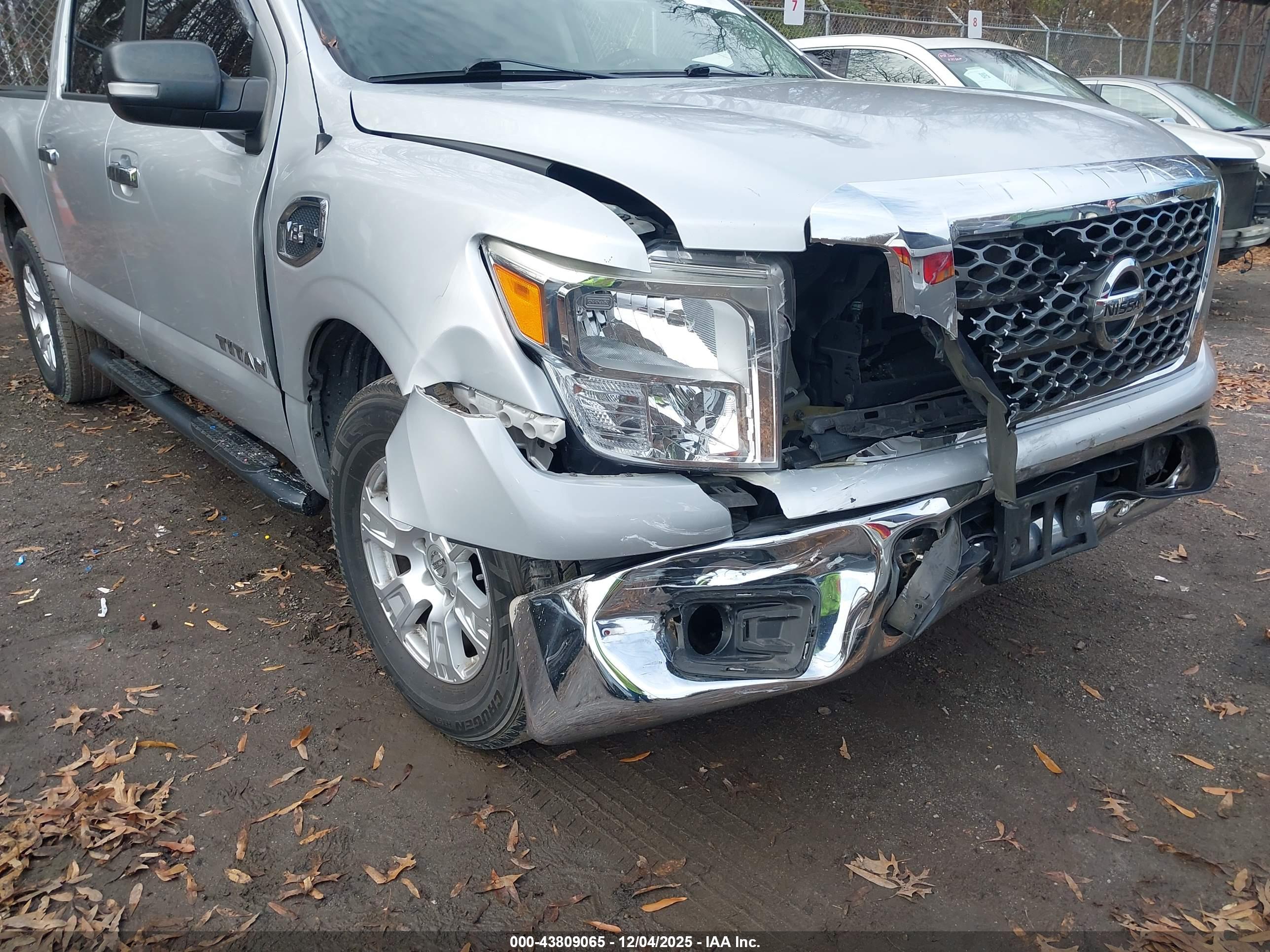 NISSAN TITAN image 6