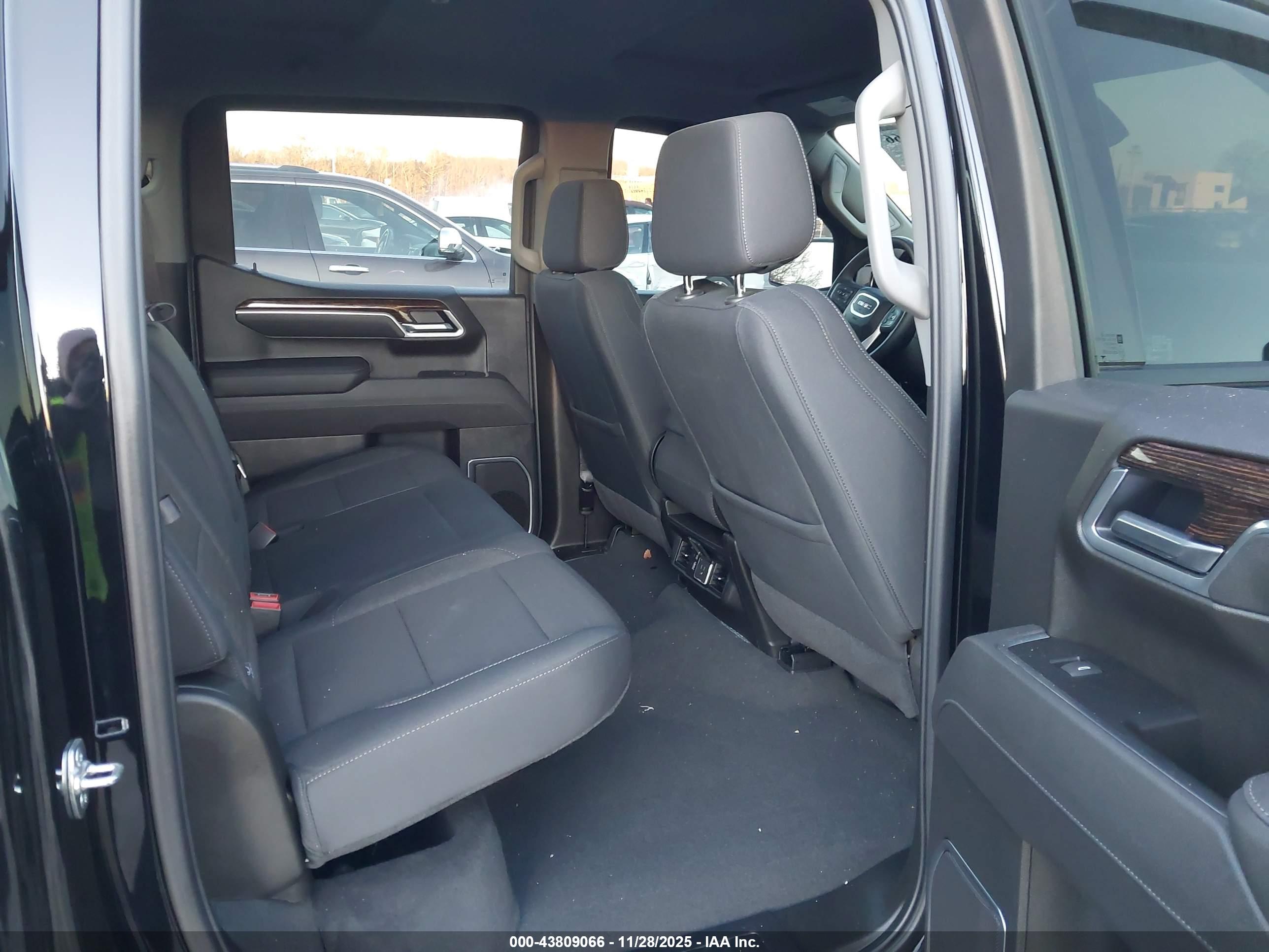 GMC SIERRA image 8