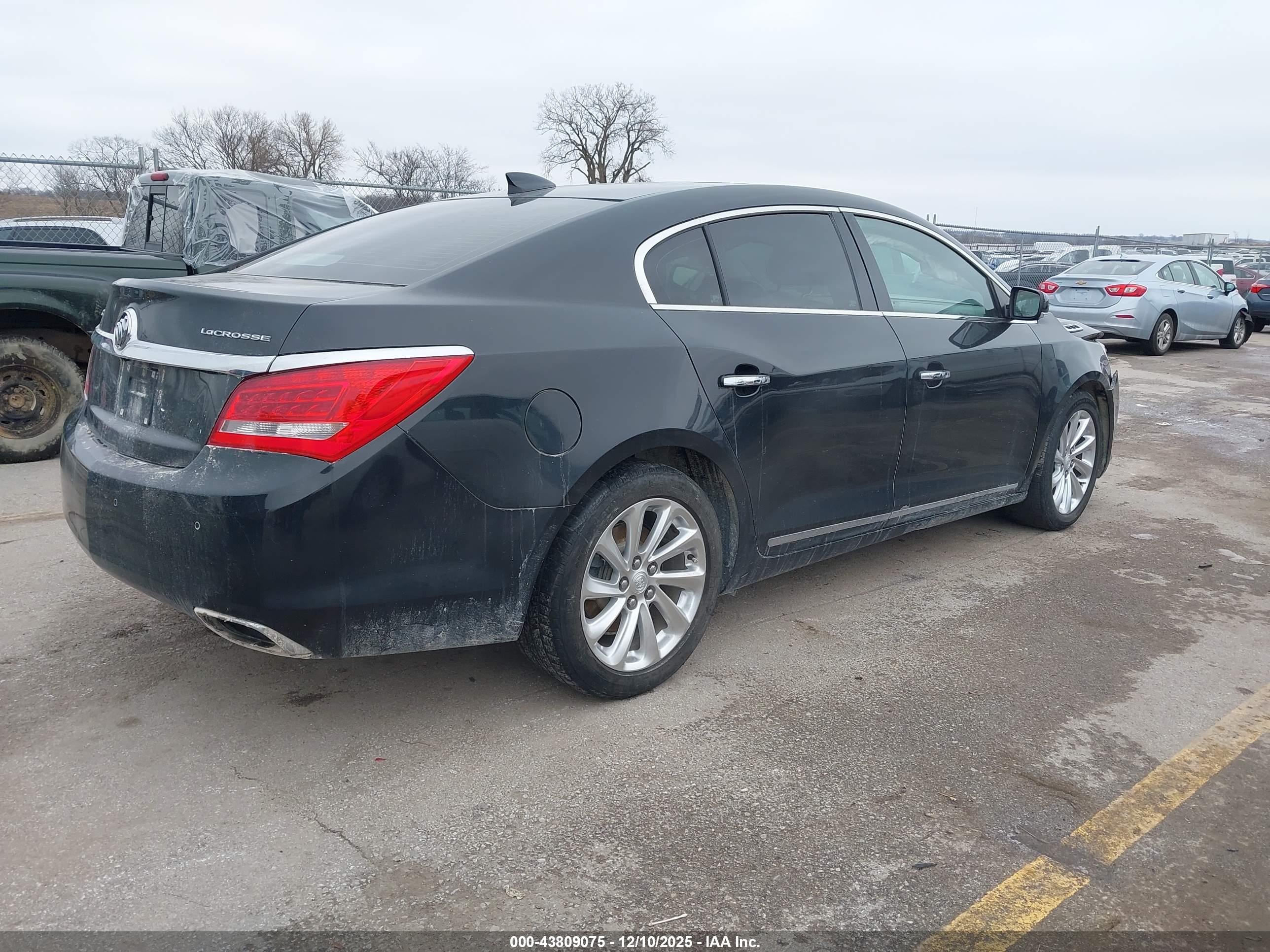 BUICK LACROSSE image 4
