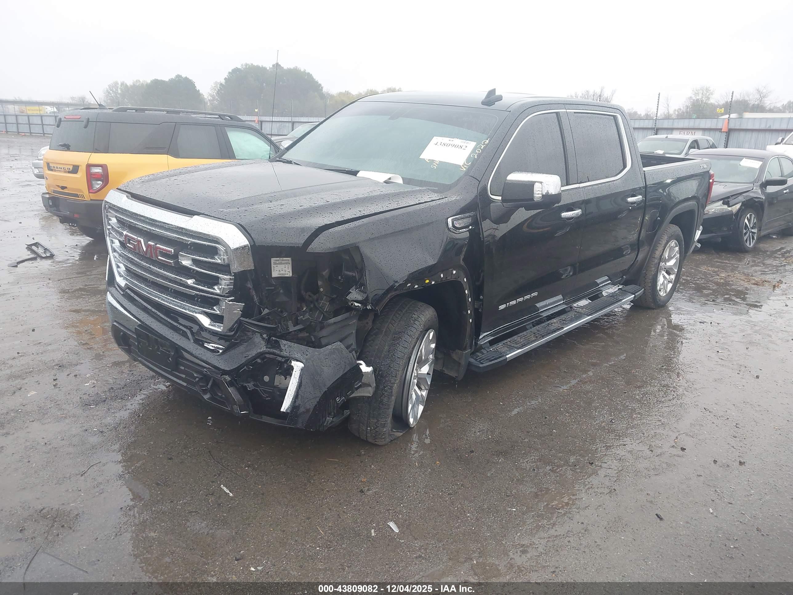 GMC SIERRA image 2