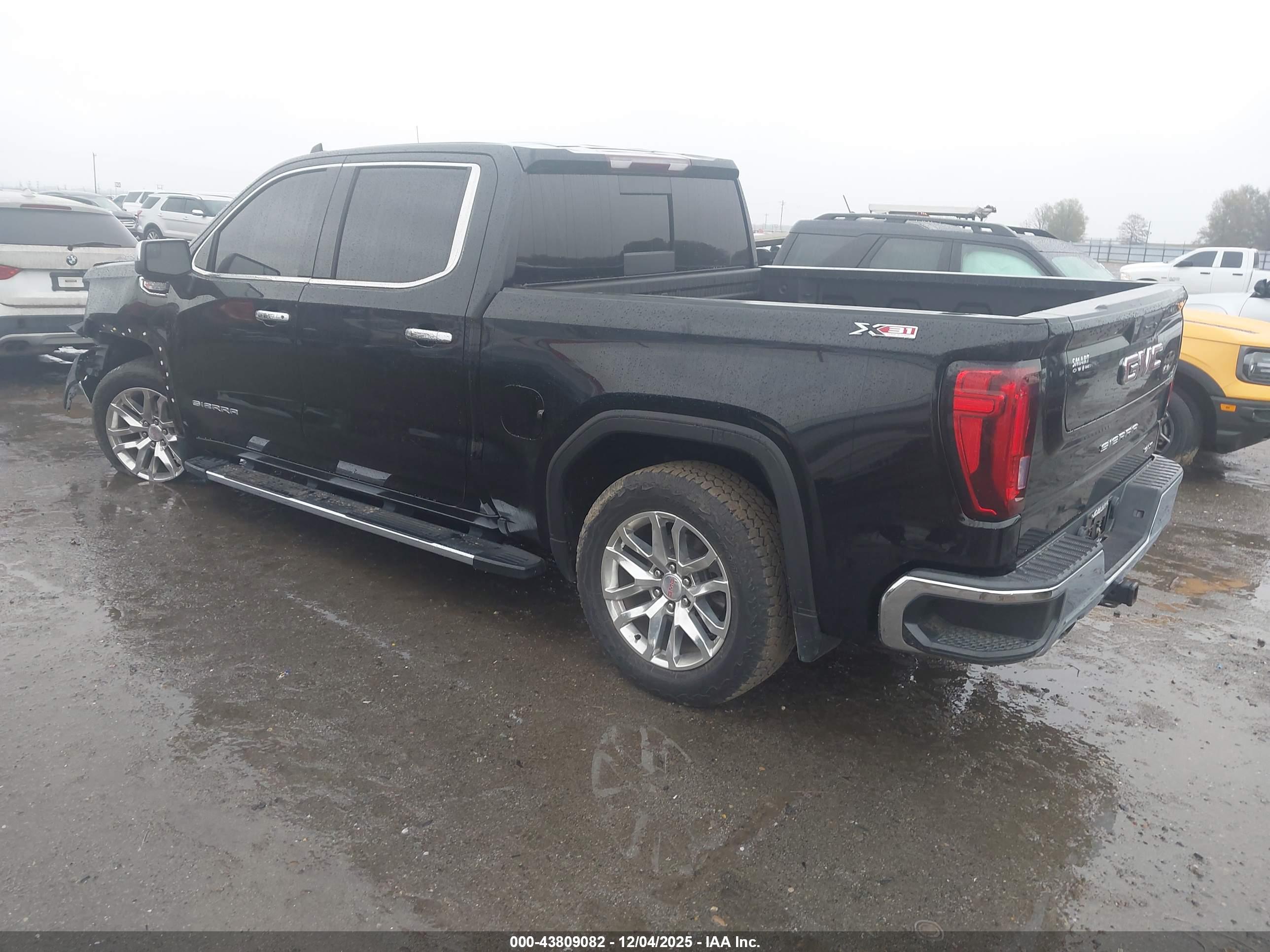 GMC SIERRA image 3