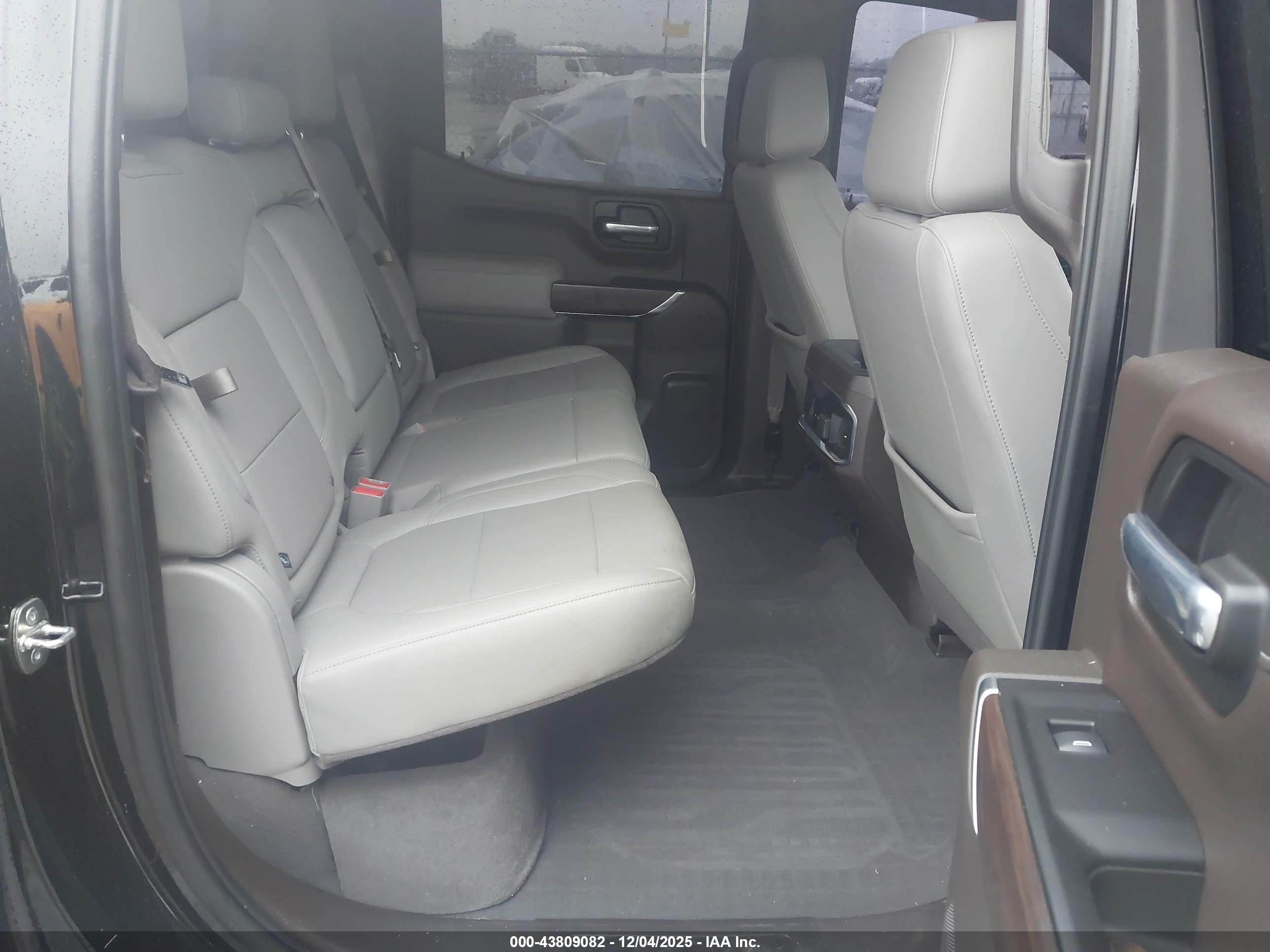 GMC SIERRA image 8