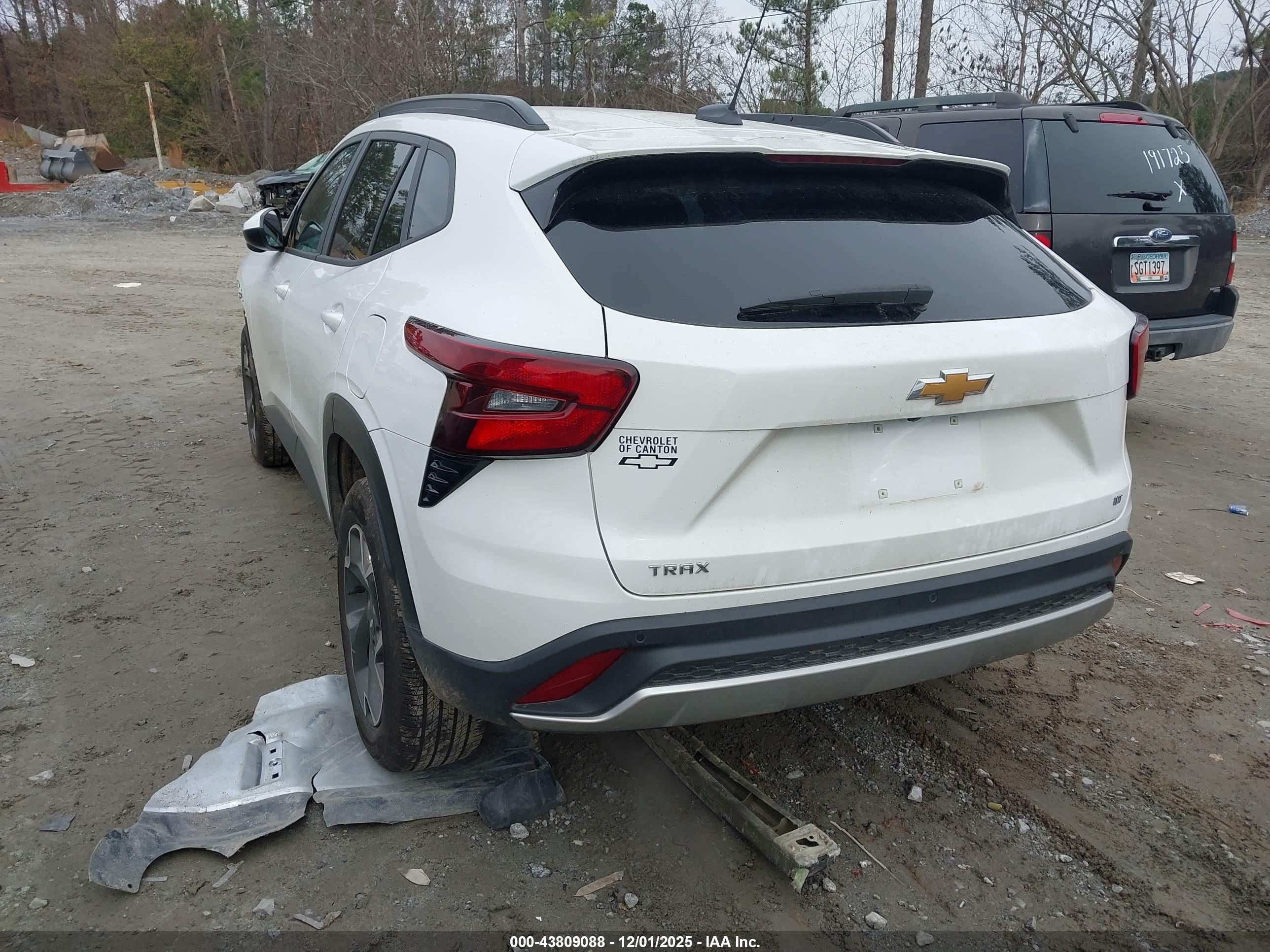 CHEVROLET TRAX image 3