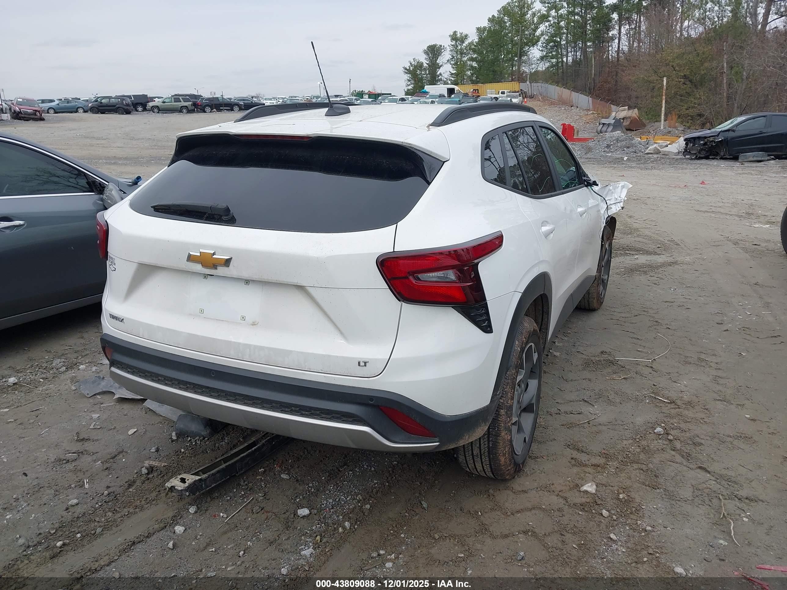 CHEVROLET TRAX image 4