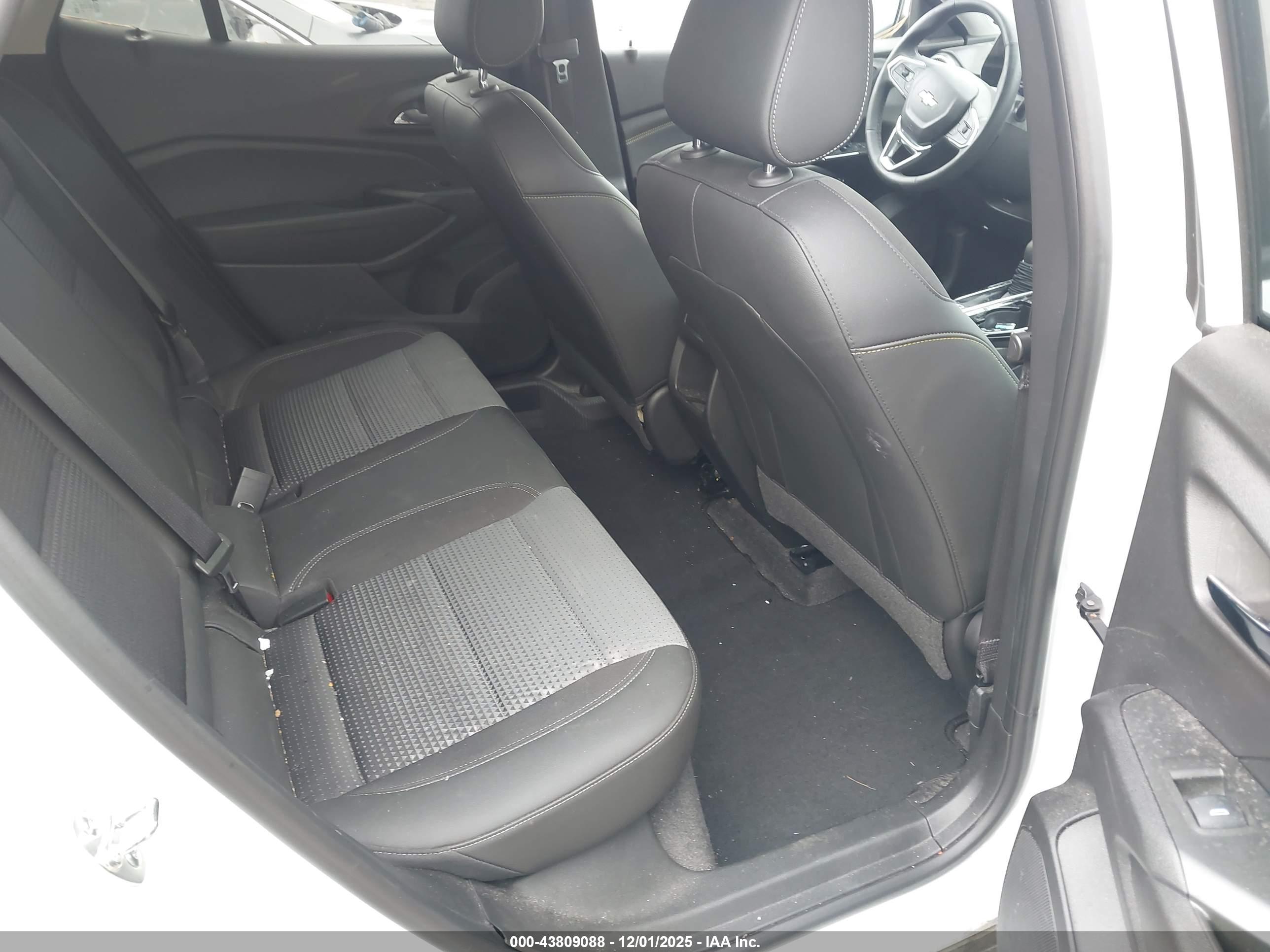 CHEVROLET TRAX image 8