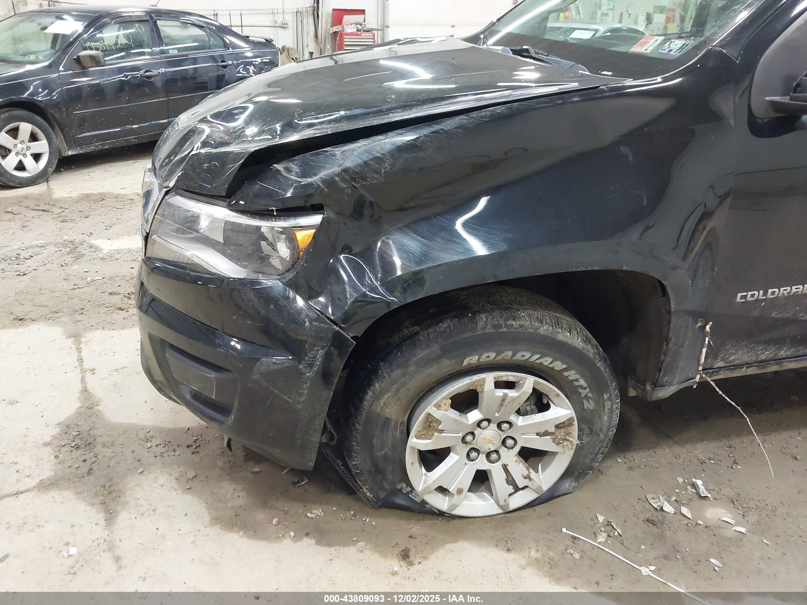 CHEVROLET COLORADO image 6
