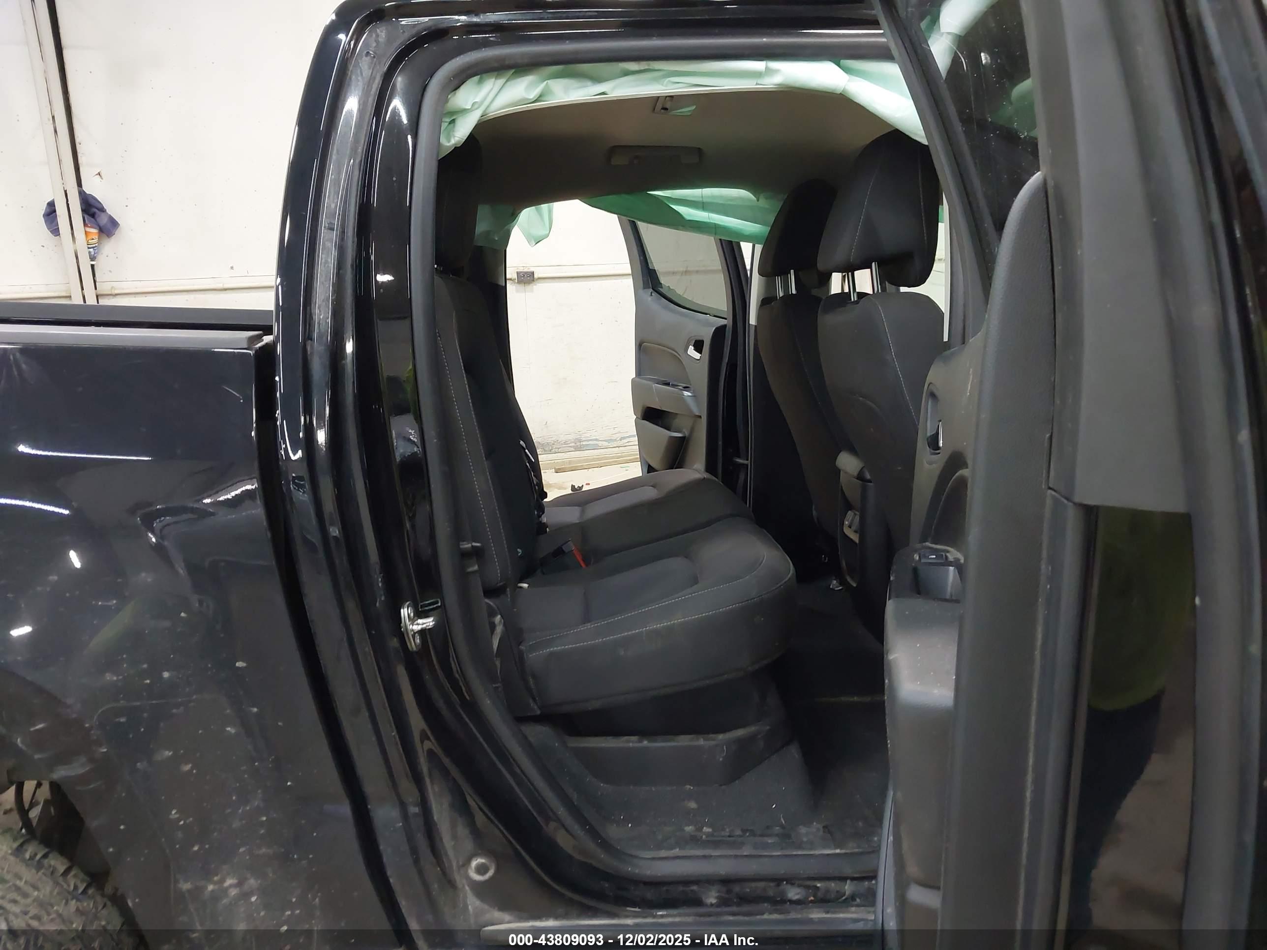 CHEVROLET COLORADO image 8