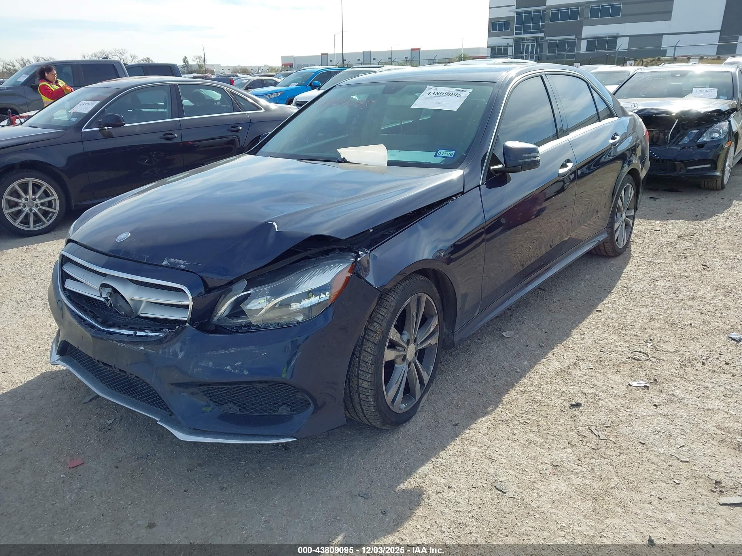 MERCEDES-BENZ E image 2