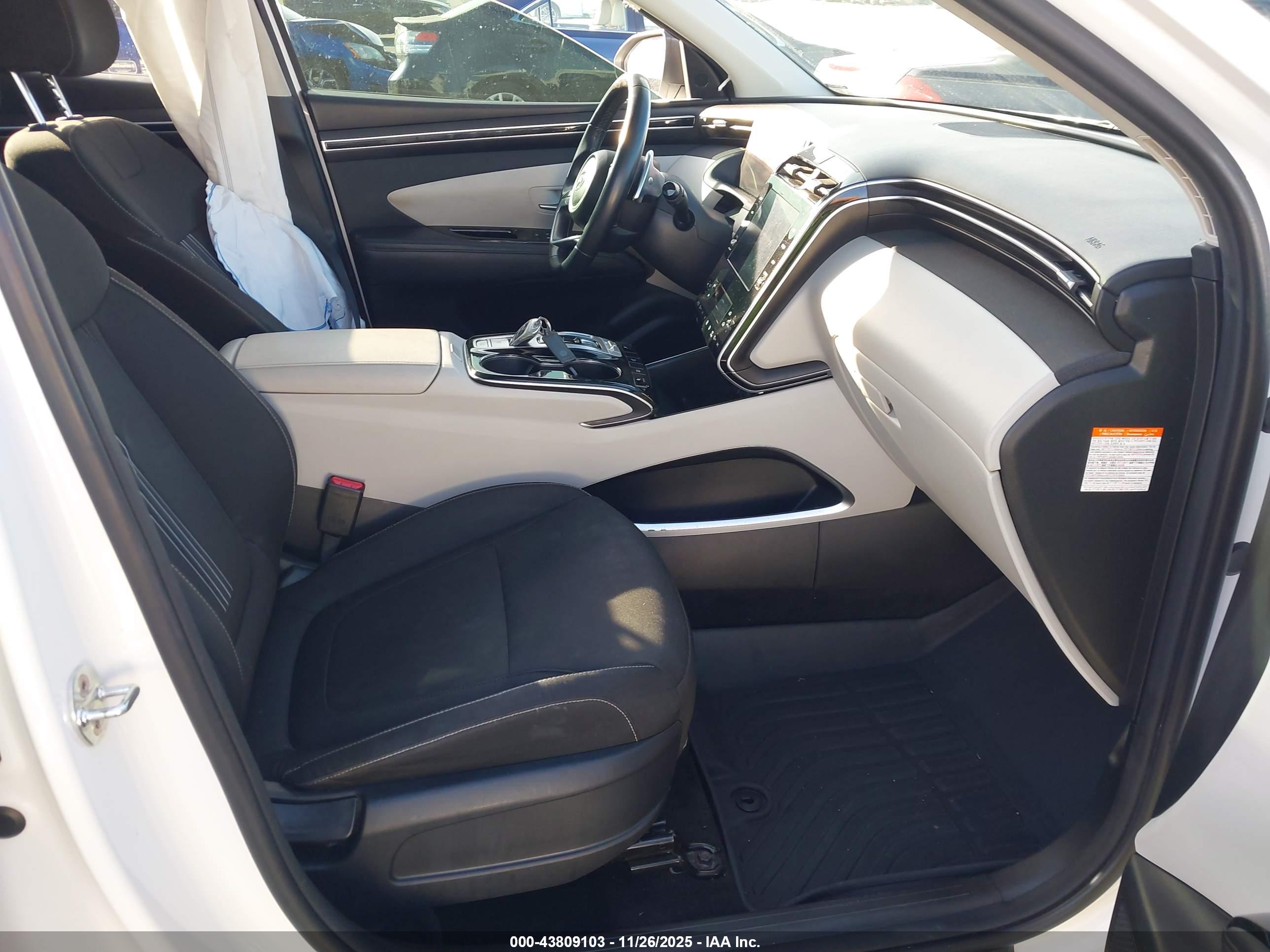HYUNDAI TUCSON image 5