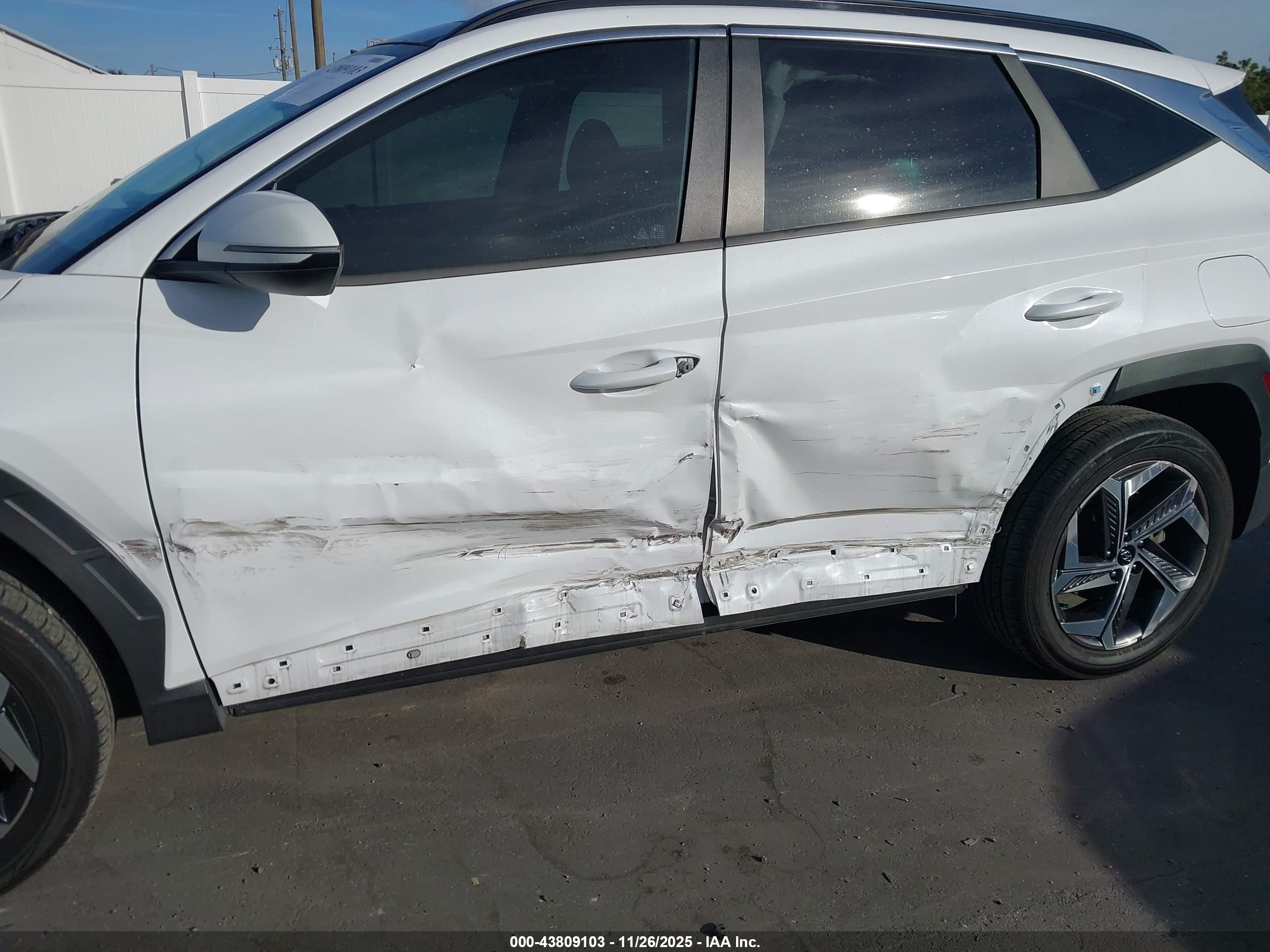 HYUNDAI TUCSON image 6