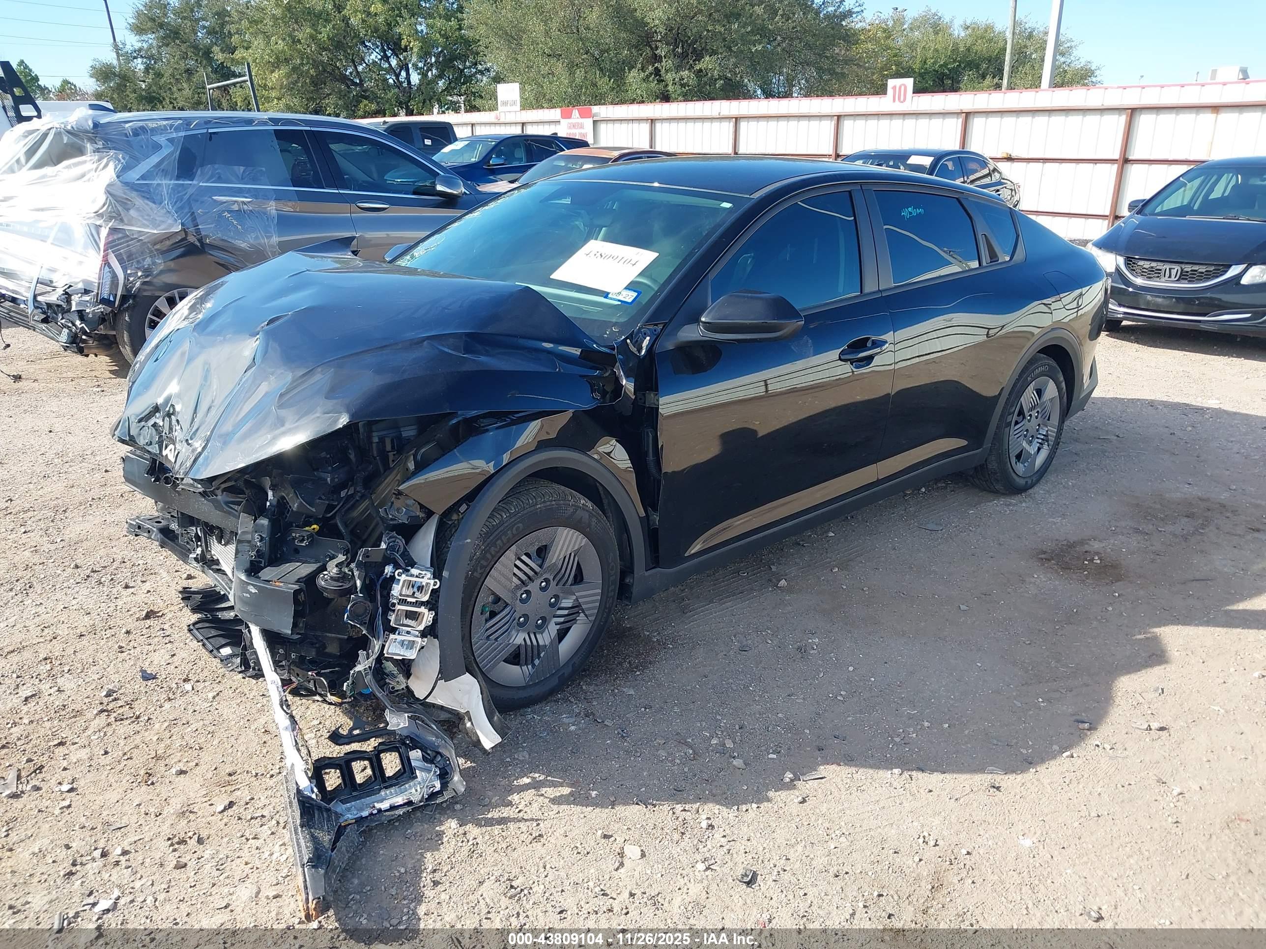 KIA K4 image 2