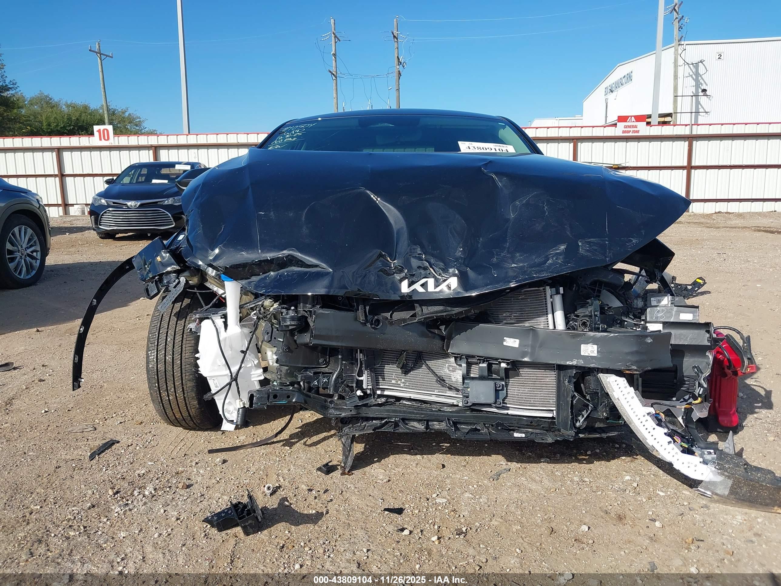 KIA K4 image 6
