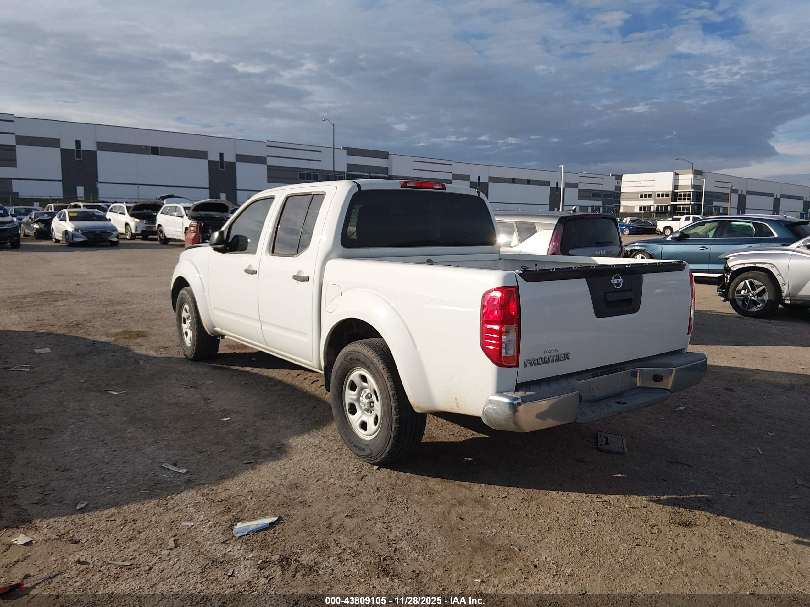 NISSAN FRONTIER image 3