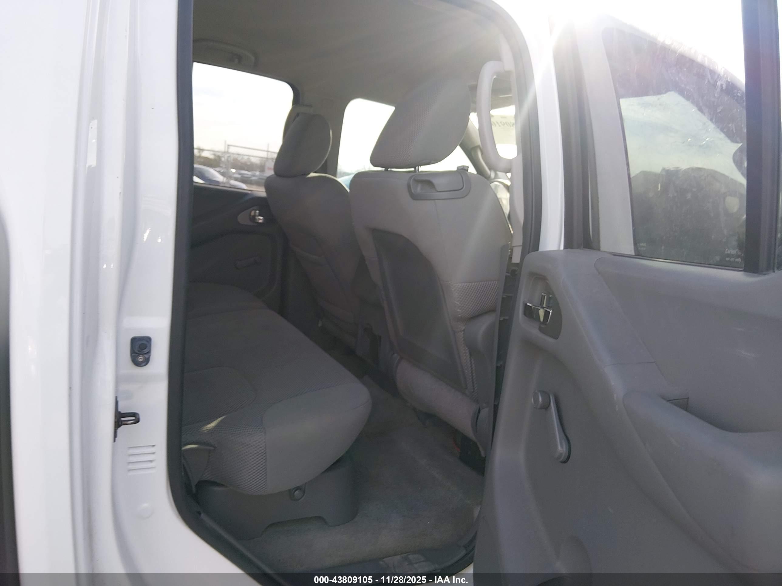 NISSAN FRONTIER image 8