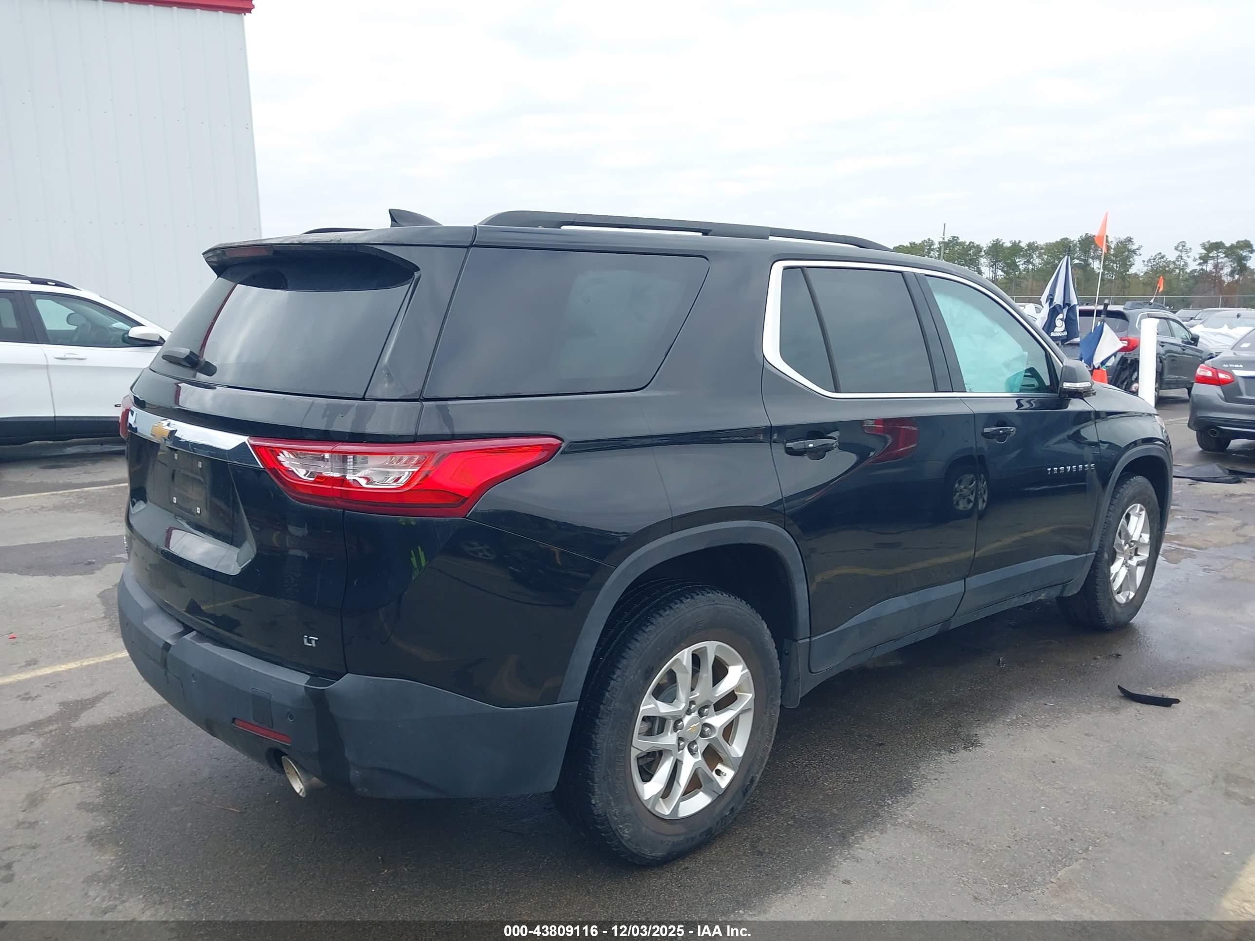 CHEVROLET TRAVERSE image 4