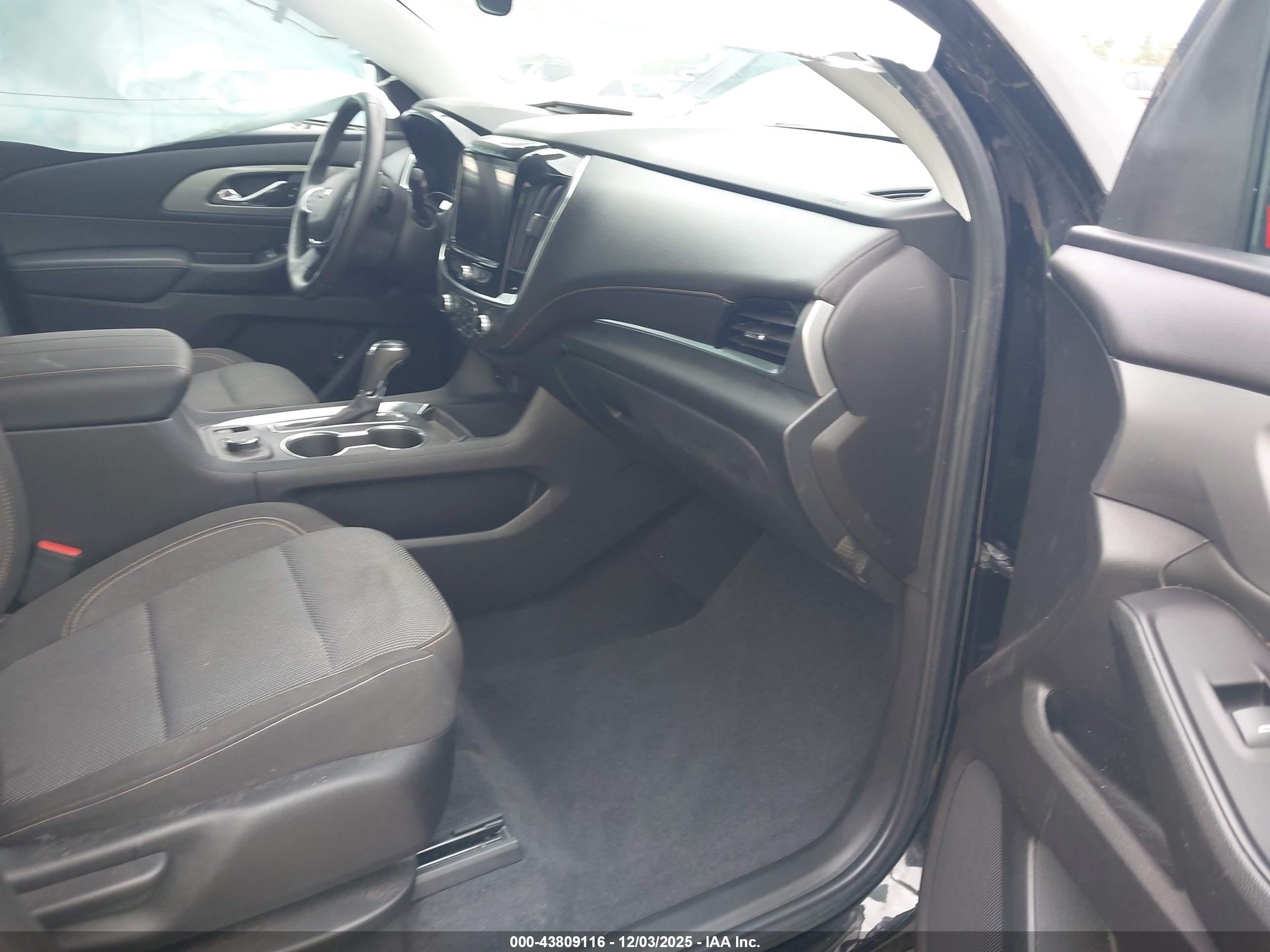 CHEVROLET TRAVERSE image 5