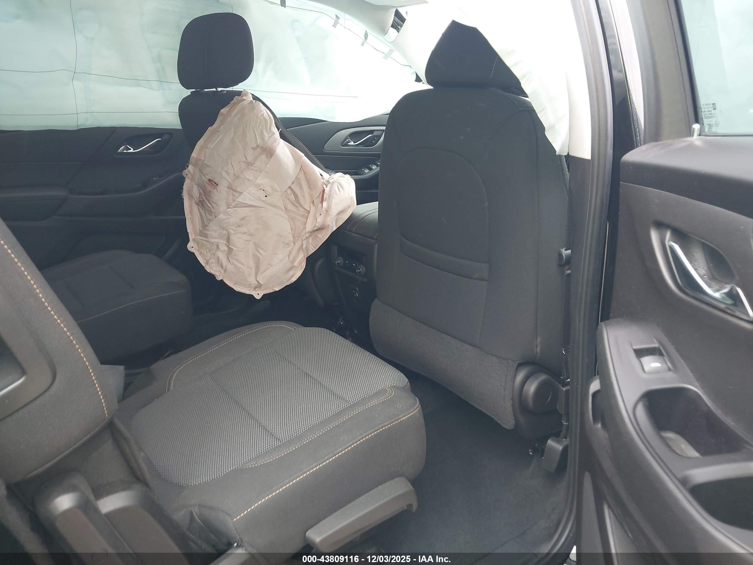 CHEVROLET TRAVERSE image 8