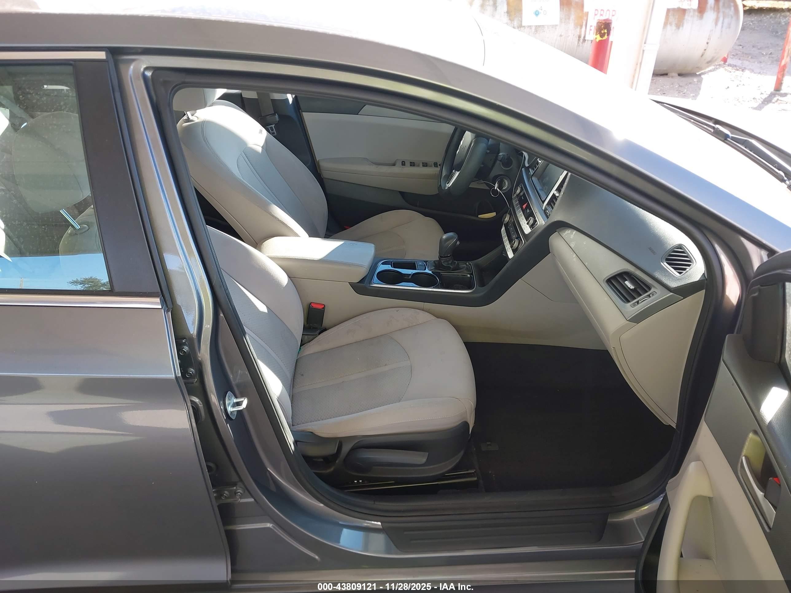 HYUNDAI SONATA image 5