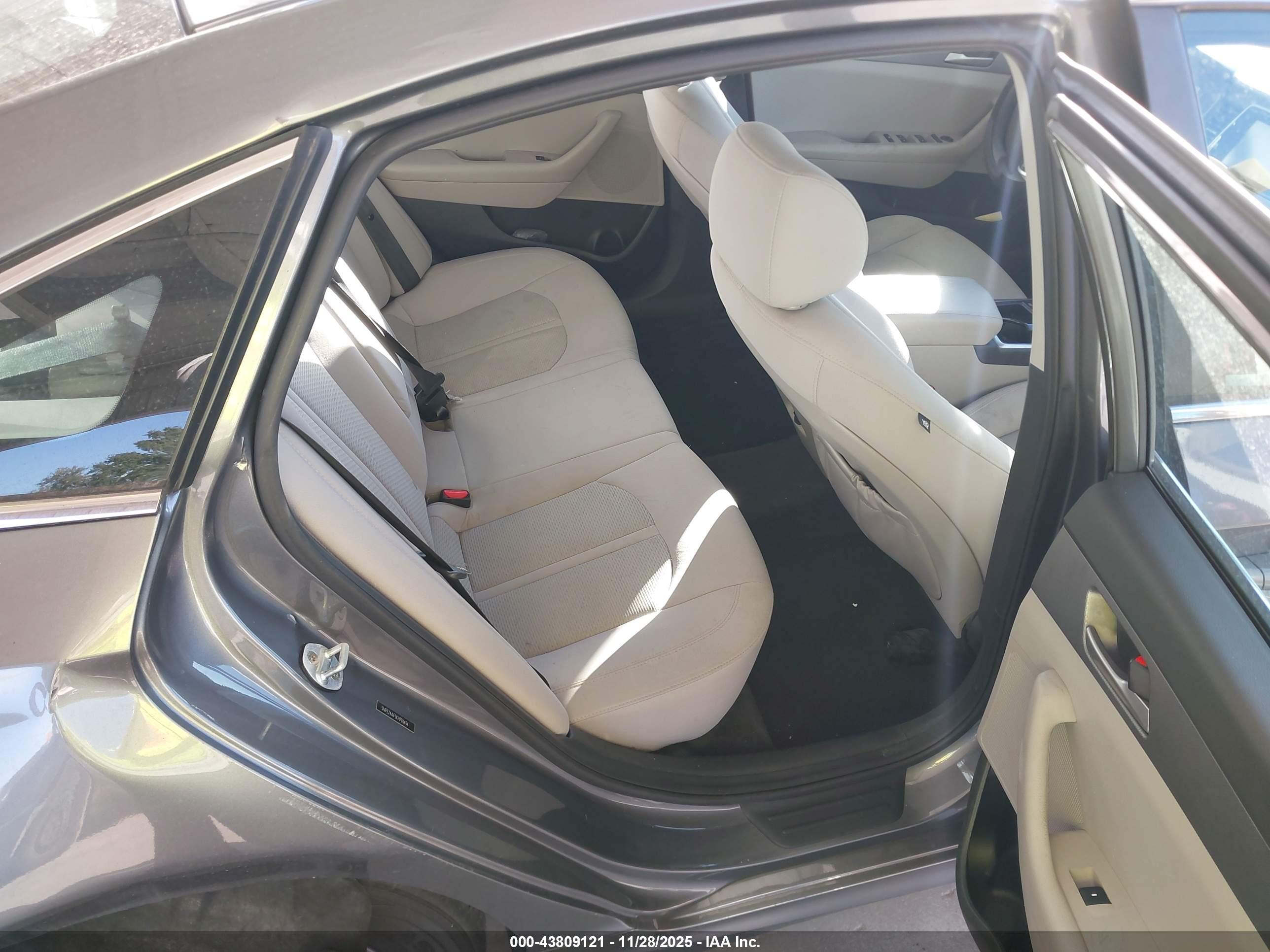 HYUNDAI SONATA image 8