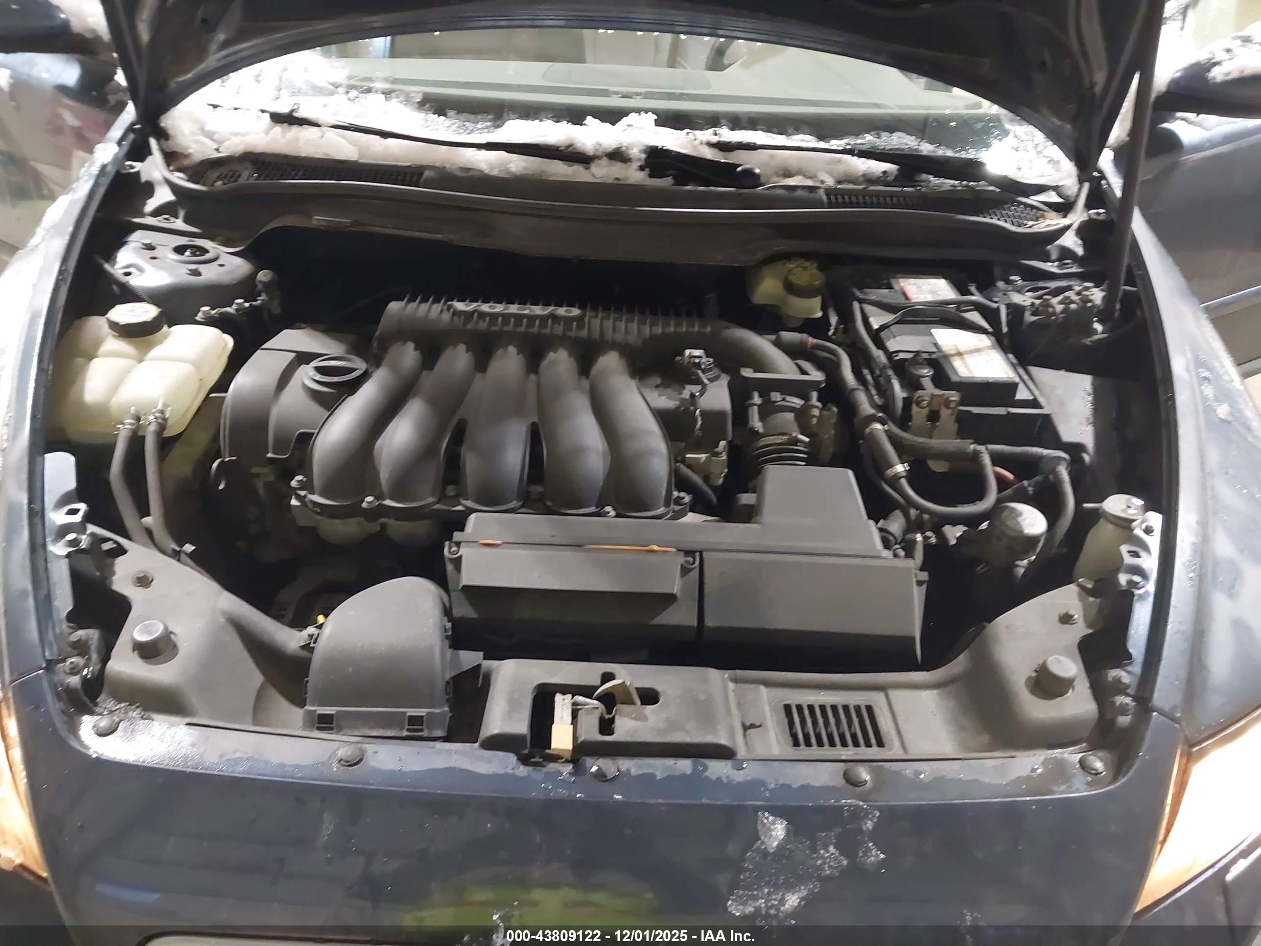 VOLVO S40 image 10