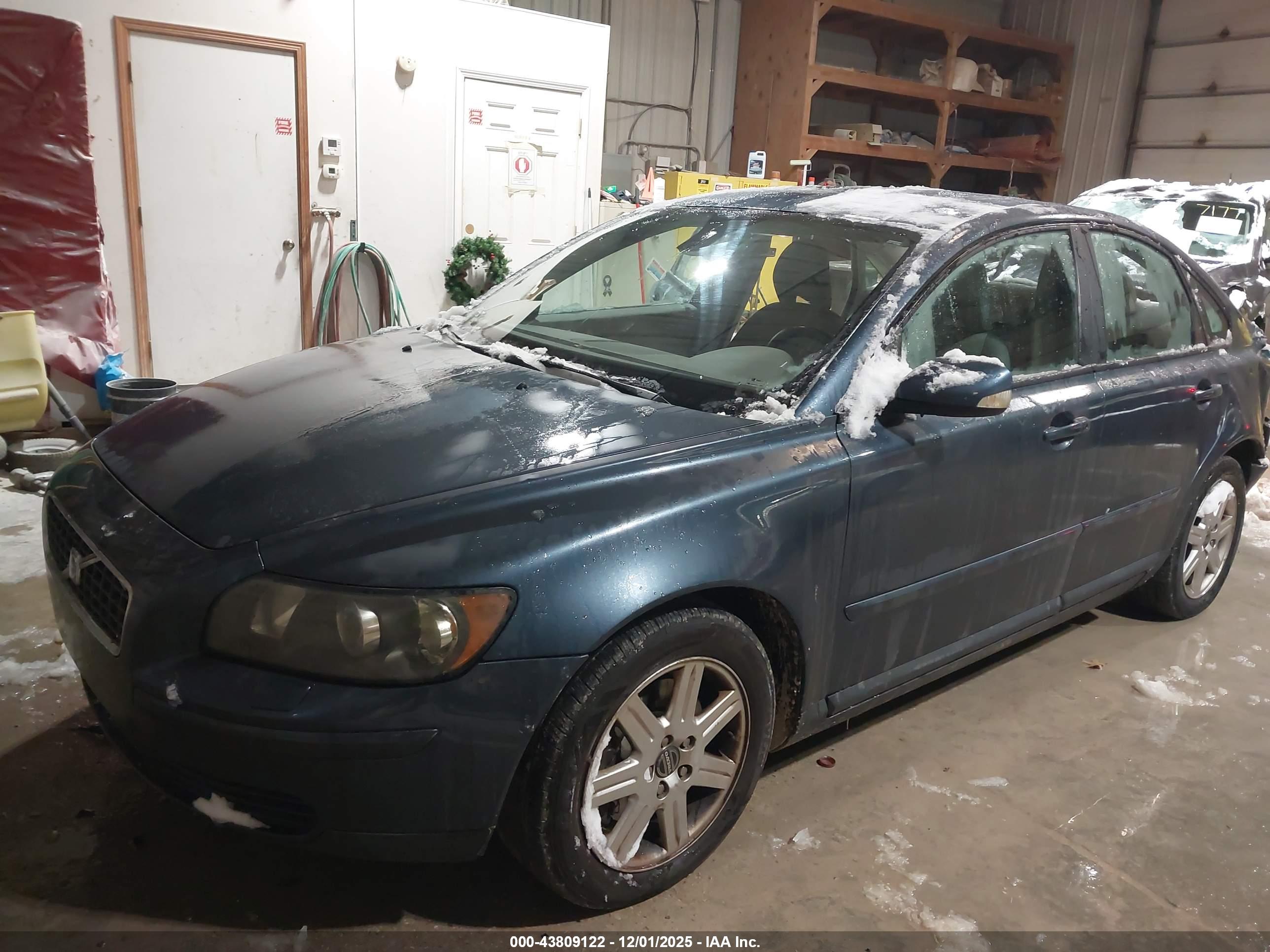VOLVO S40 image 2