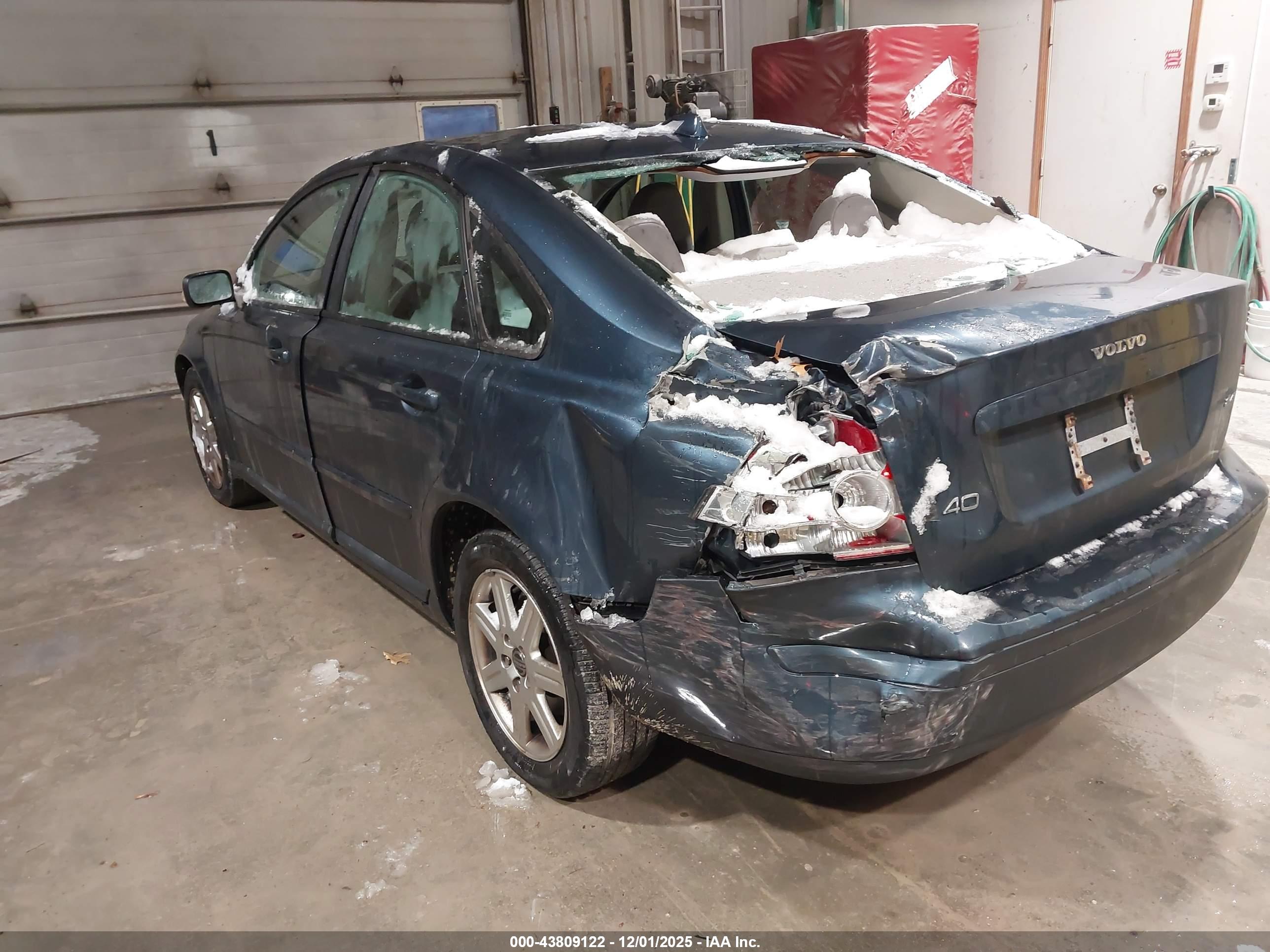 VOLVO S40 image 3