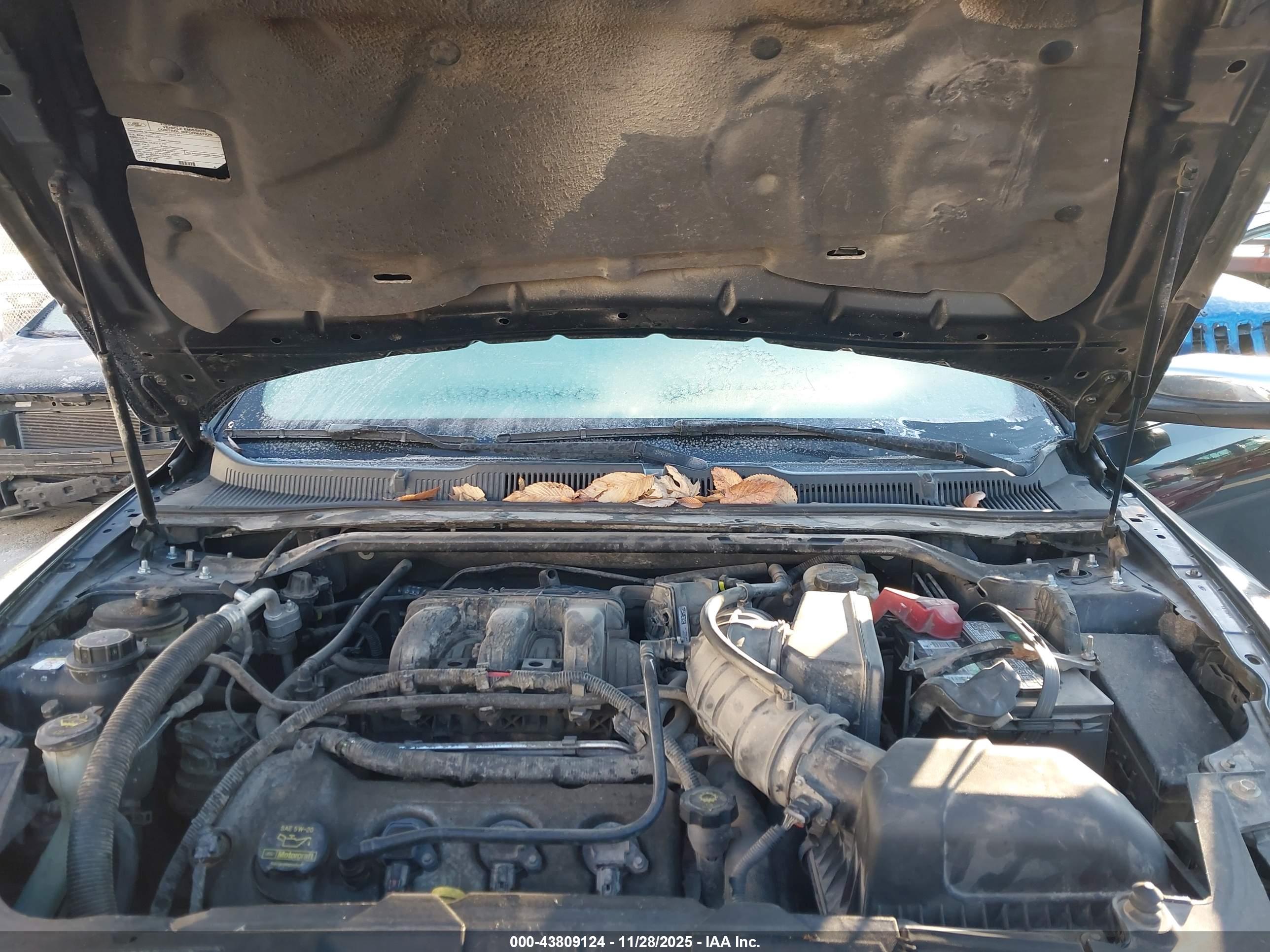 FORD TAURUS image 10