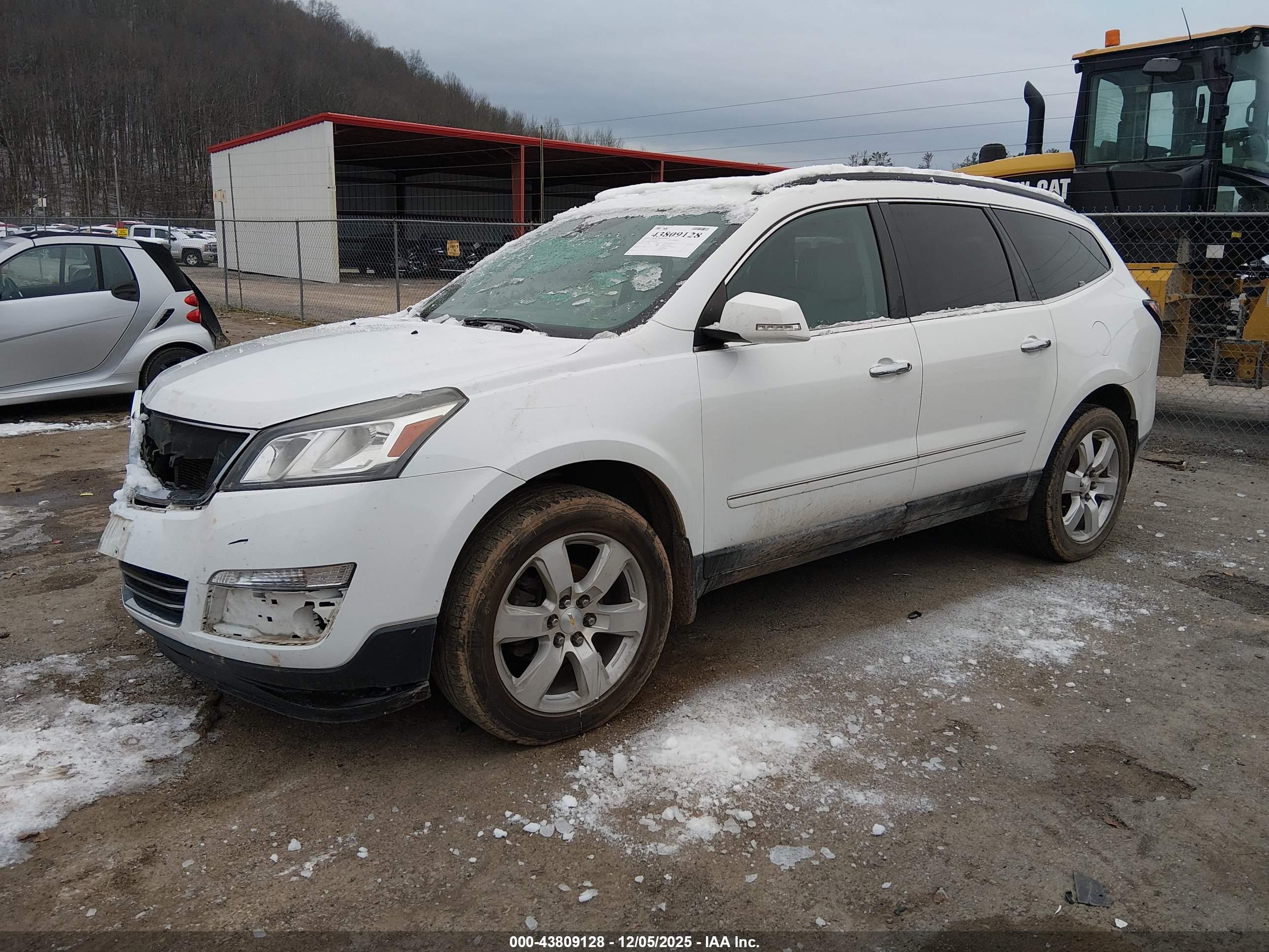 CHEVROLET TRAVERSE image 2