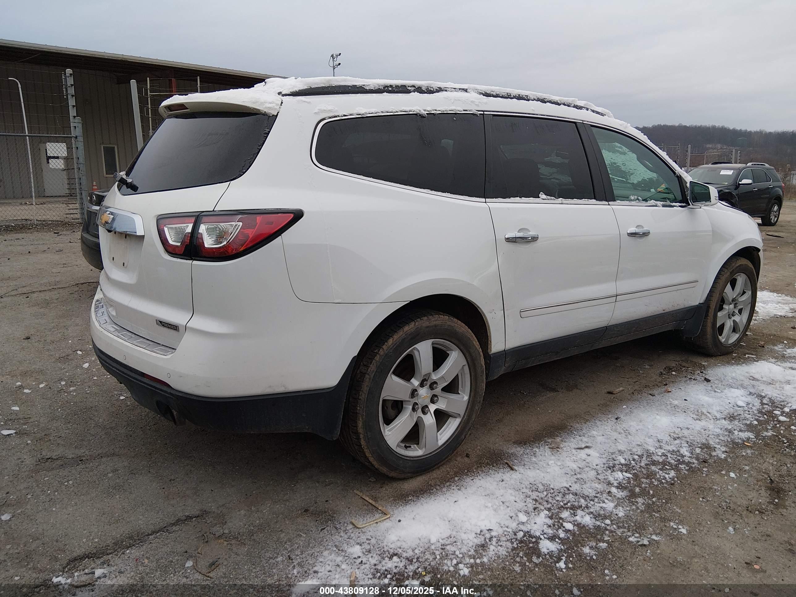 CHEVROLET TRAVERSE image 4