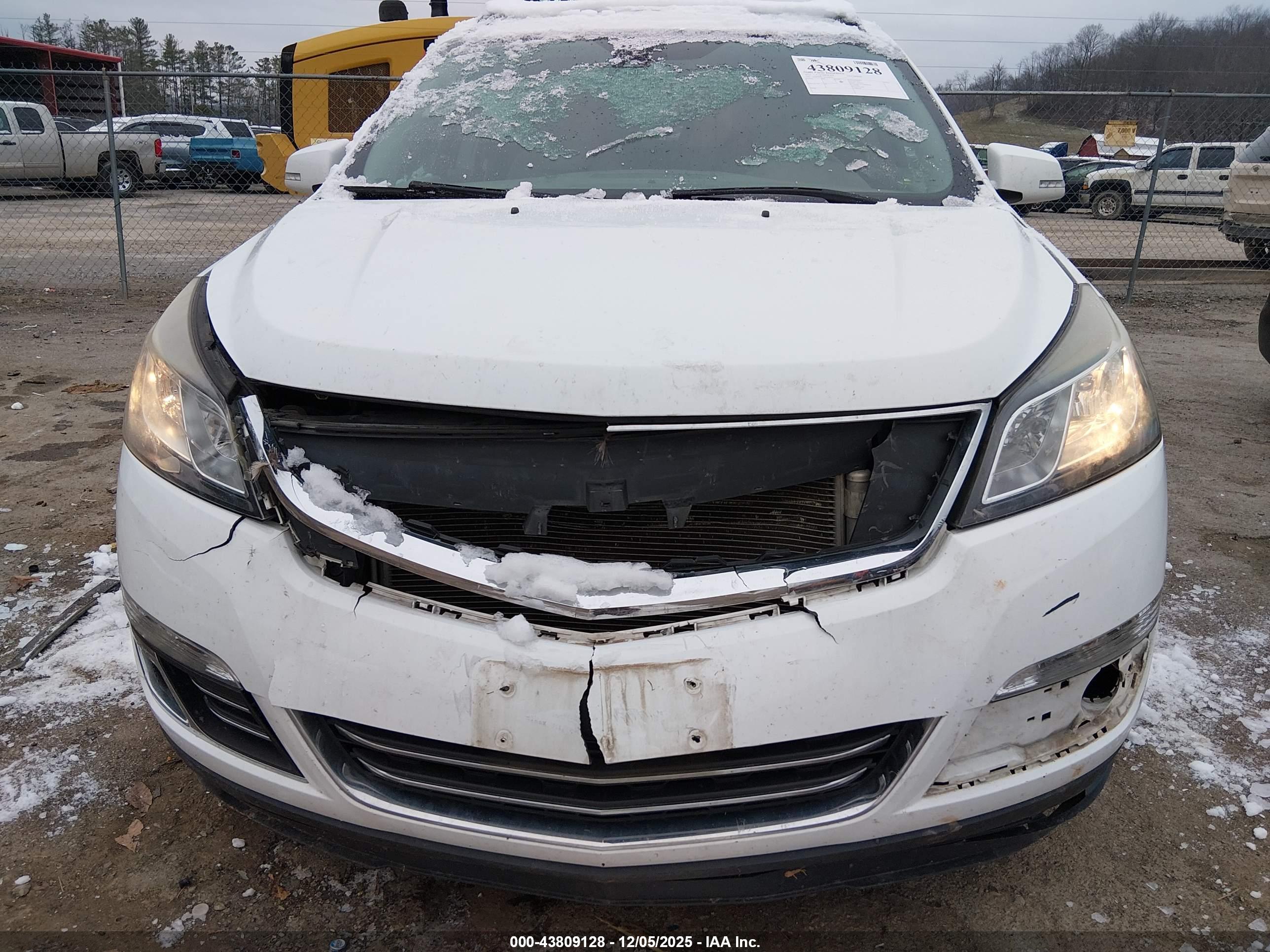 CHEVROLET TRAVERSE image 6