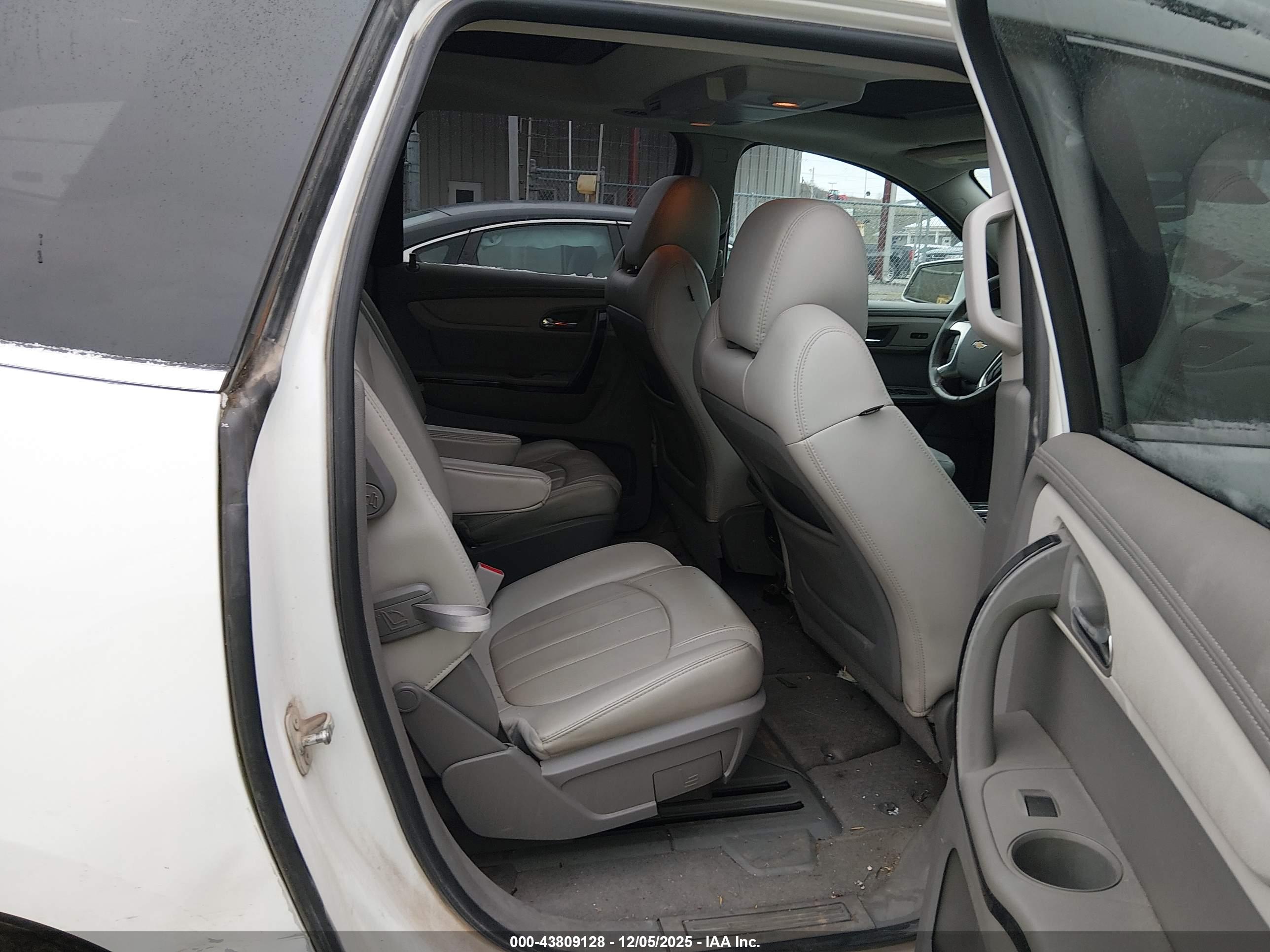 CHEVROLET TRAVERSE image 8