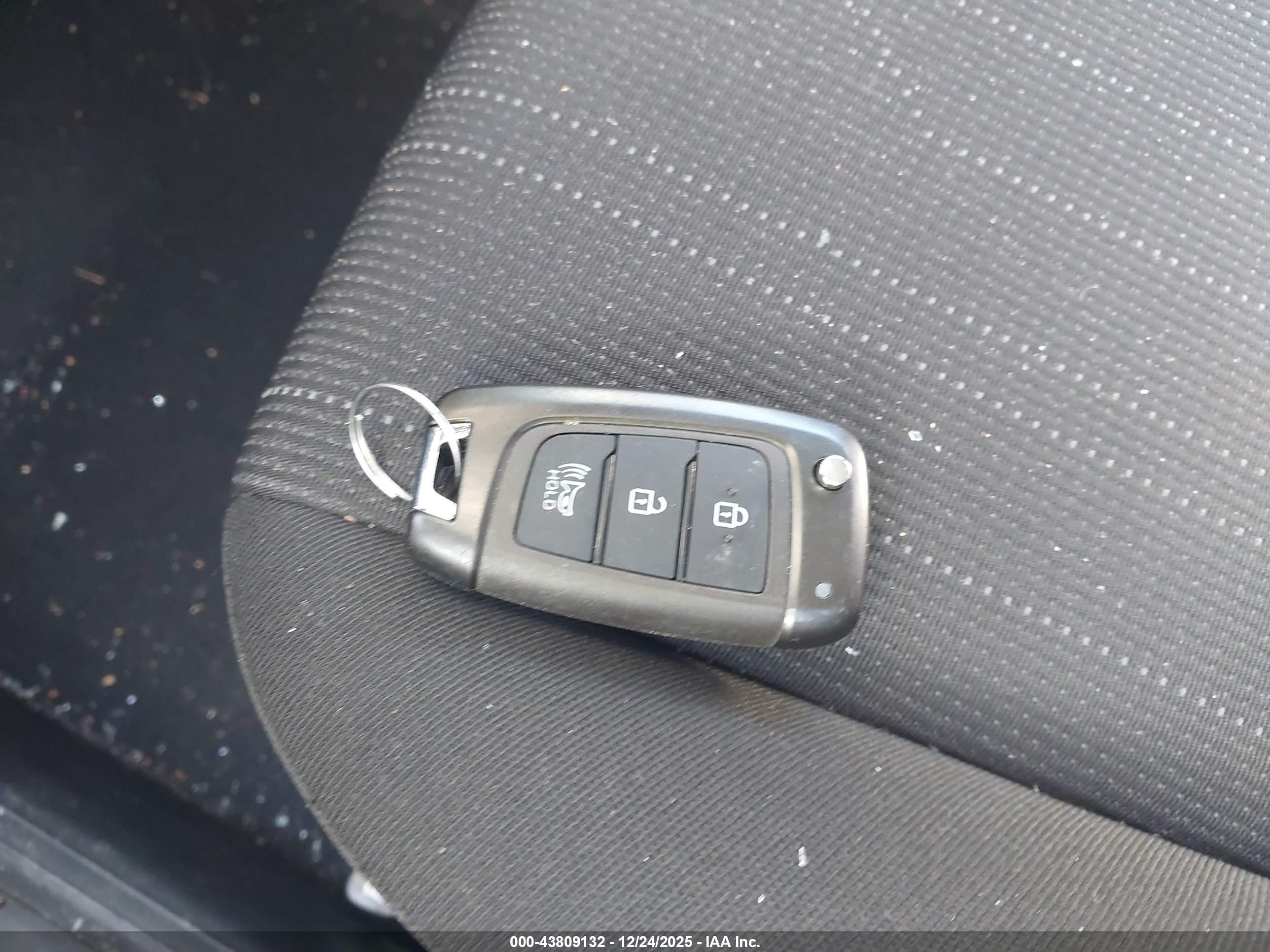 HYUNDAI VENUE image 11