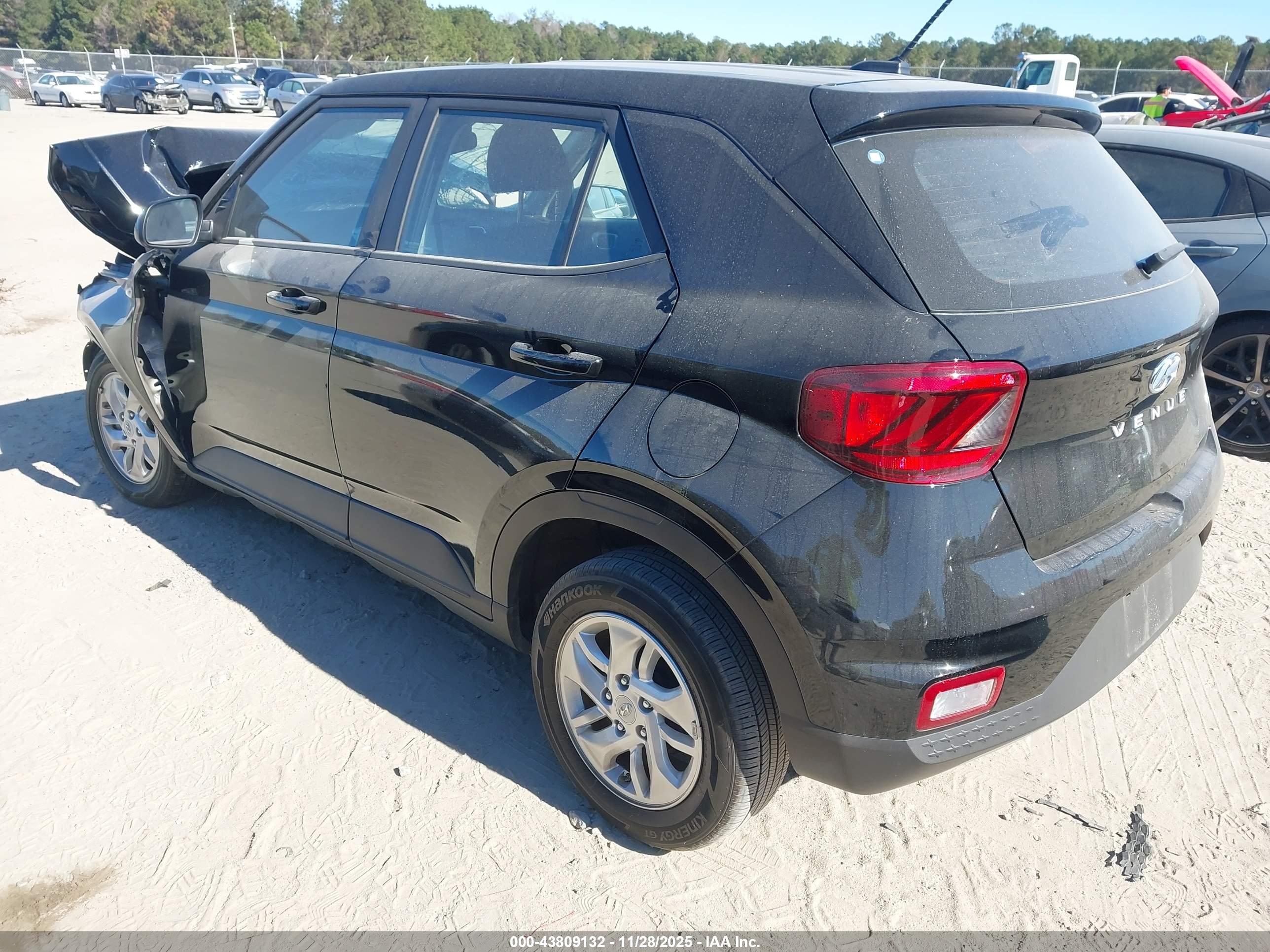 HYUNDAI VENUE image 3