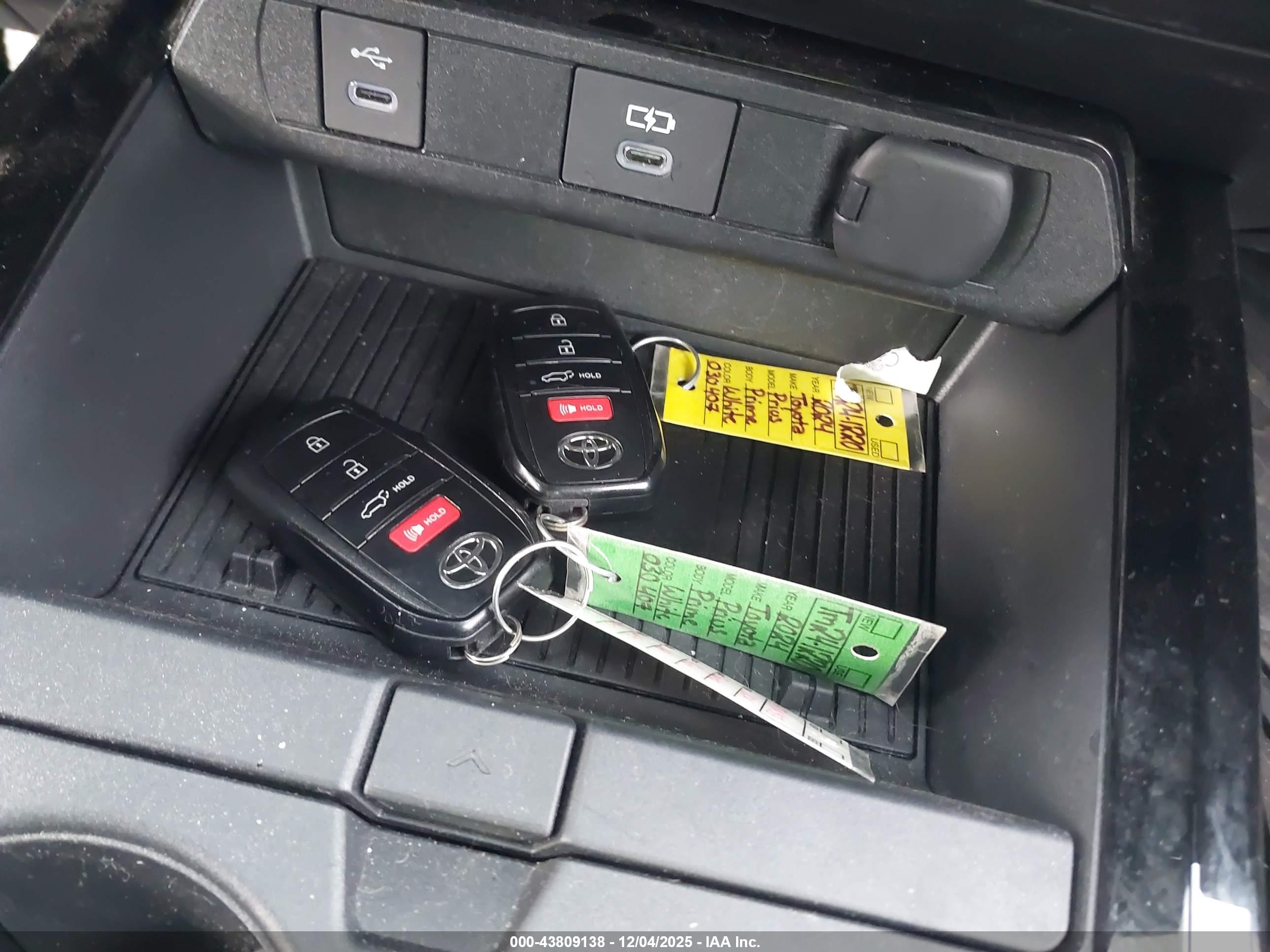 TOYOTA PRIUS image 11
