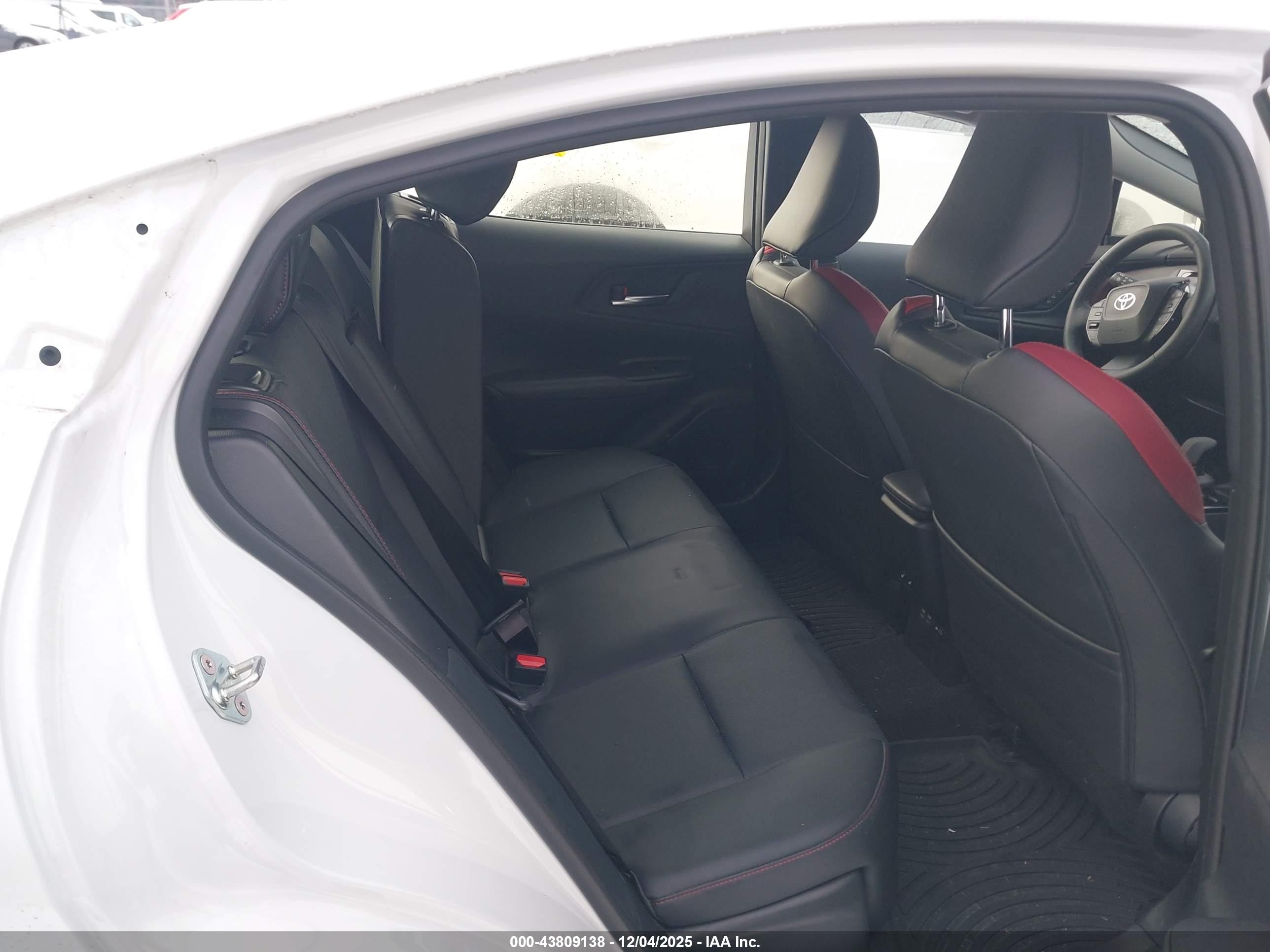 TOYOTA PRIUS image 8