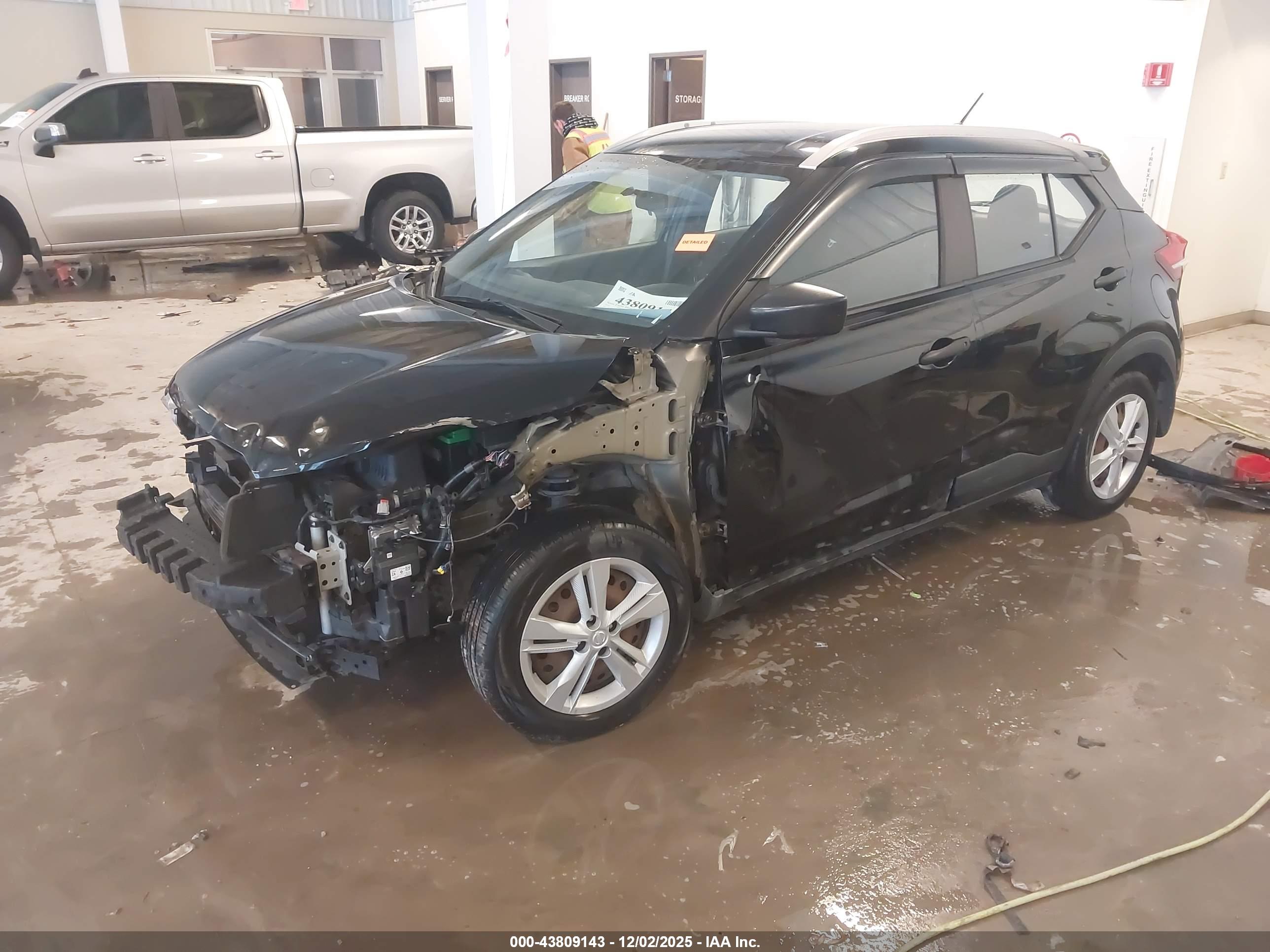 NISSAN KICKS image 2