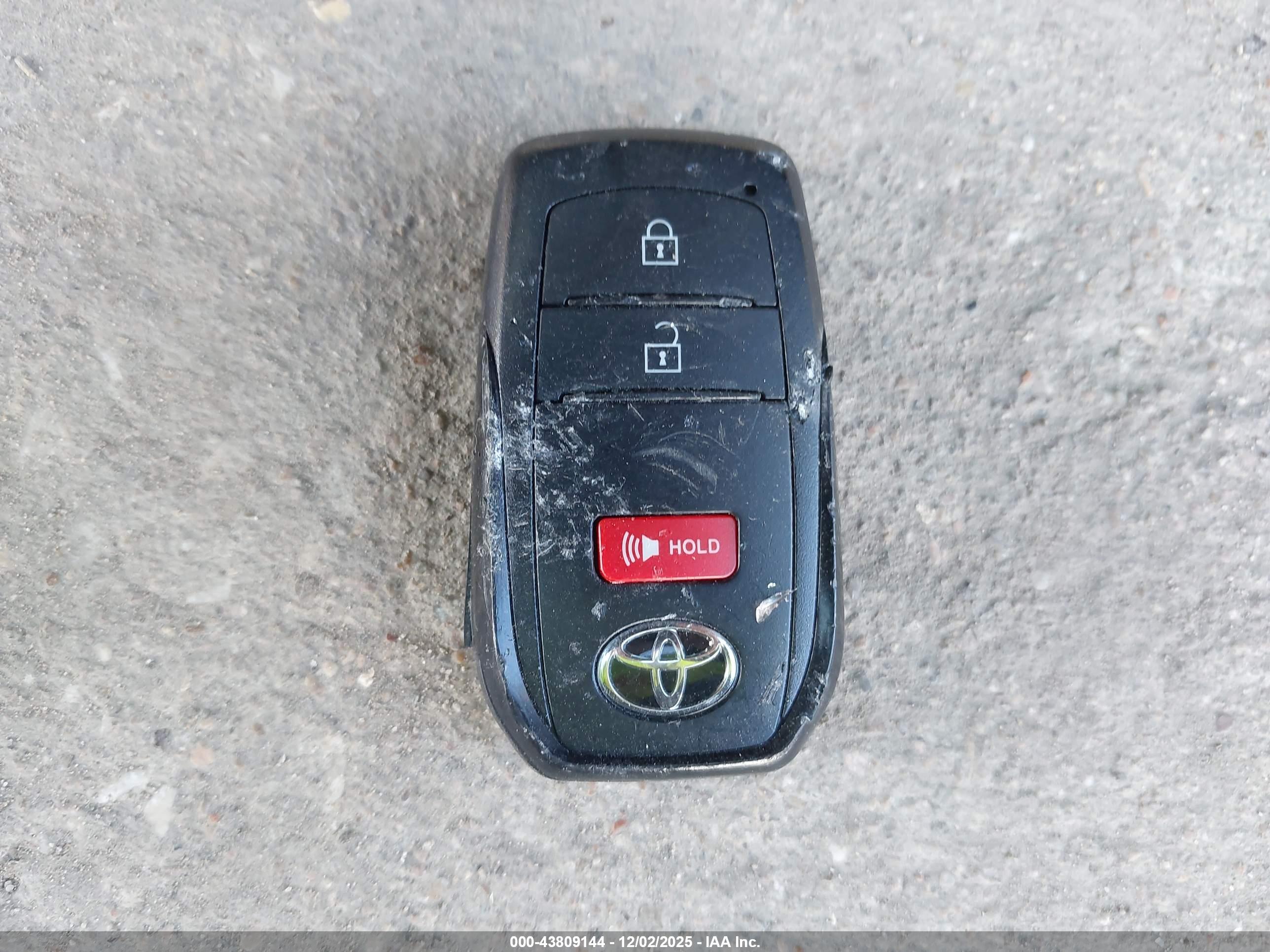 TOYOTA TACOMA image 11