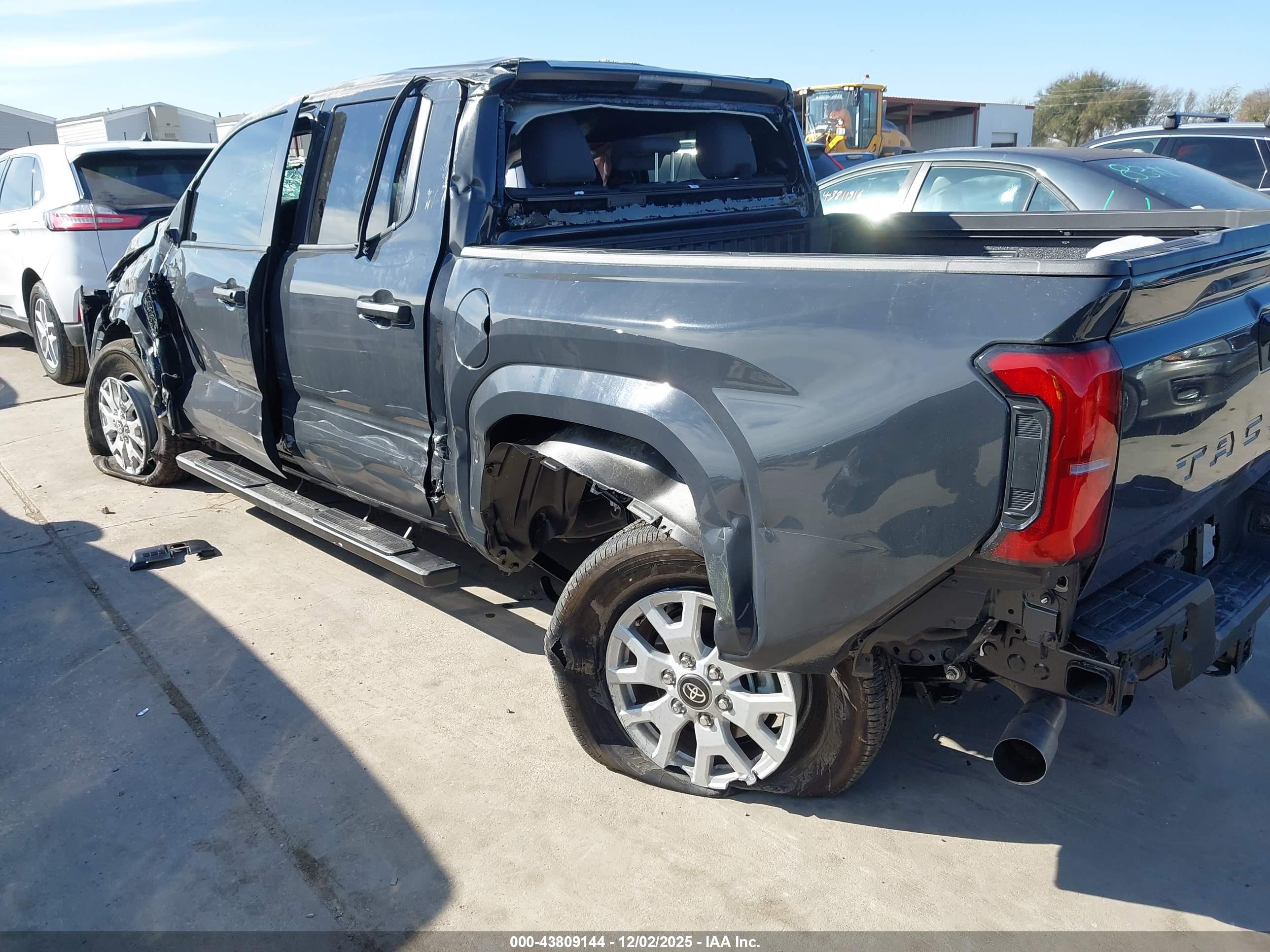 TOYOTA TACOMA image 3