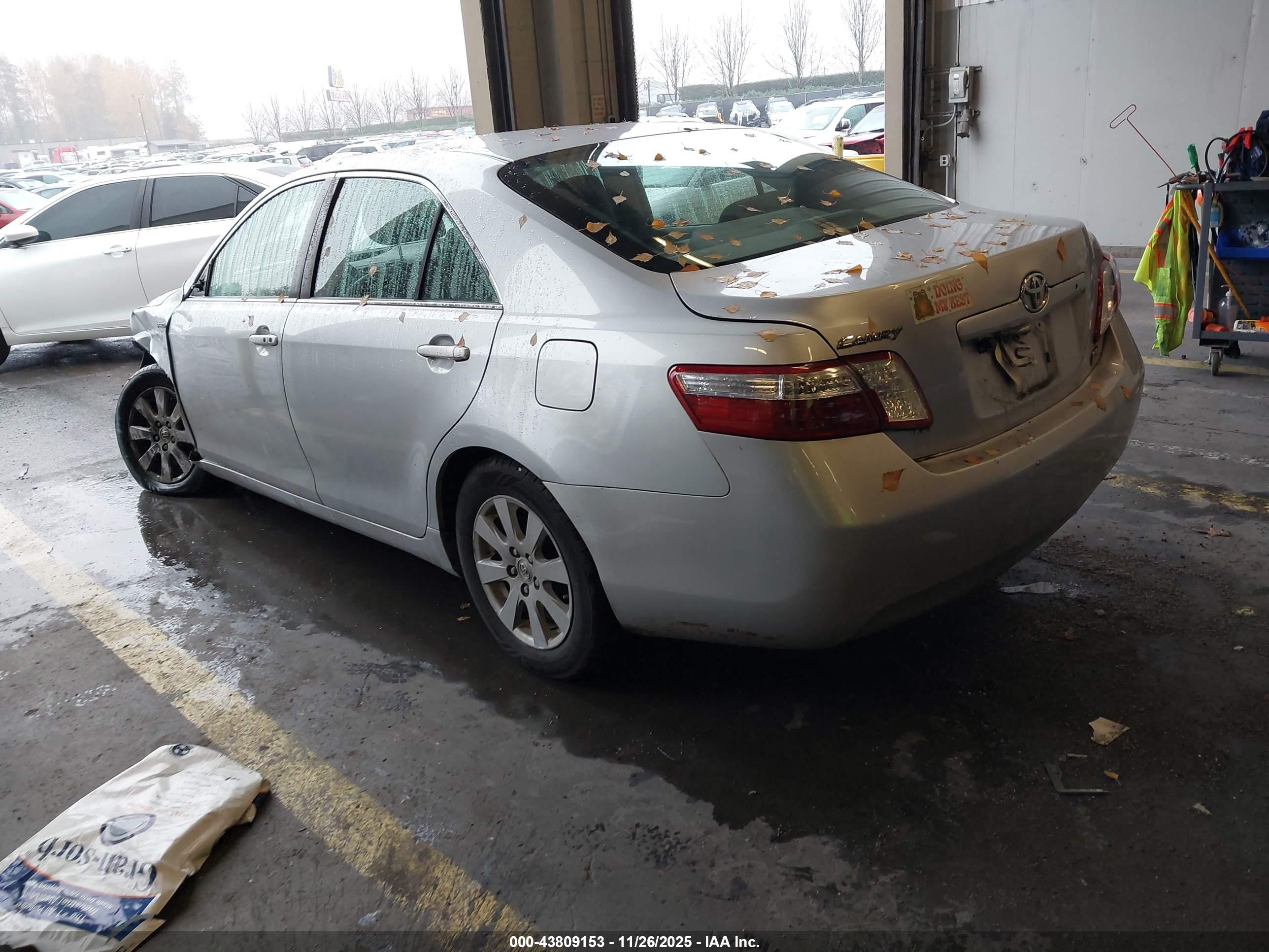 TOYOTA CAMRY image 3