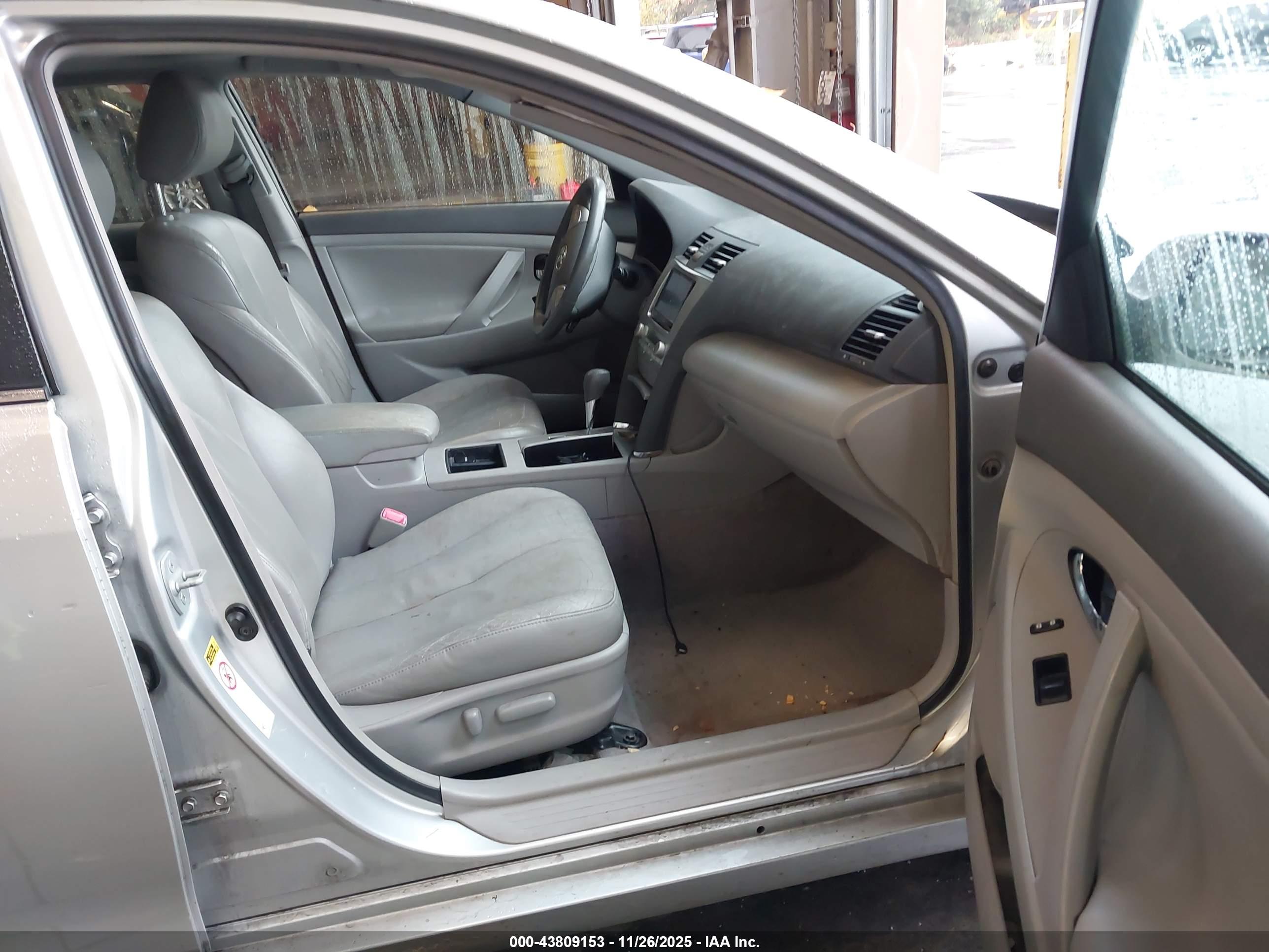 TOYOTA CAMRY image 5