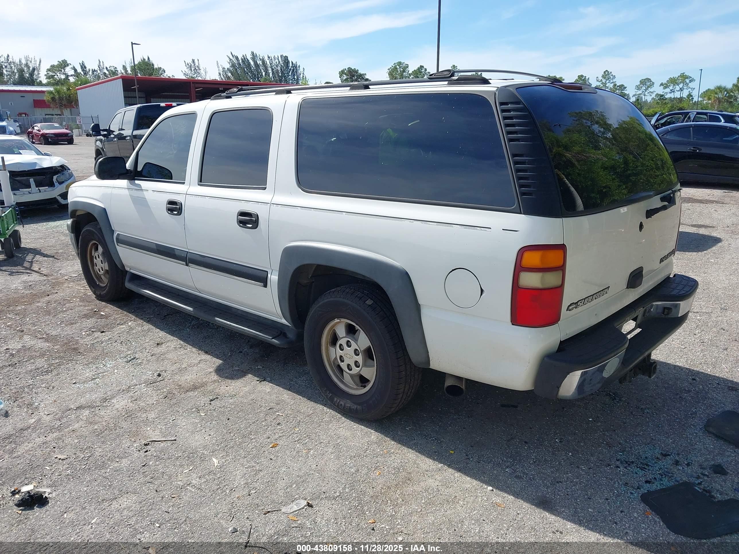 CHEVROLET SUBURBAN image 3