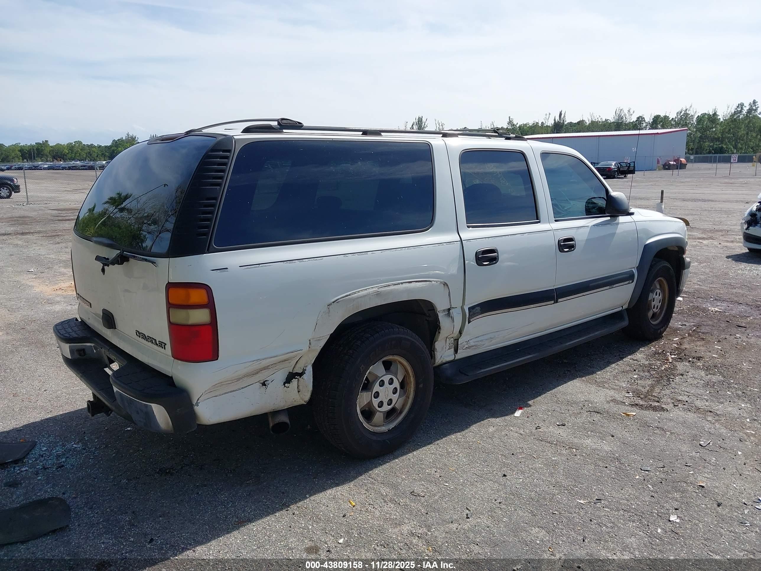 CHEVROLET SUBURBAN image 4