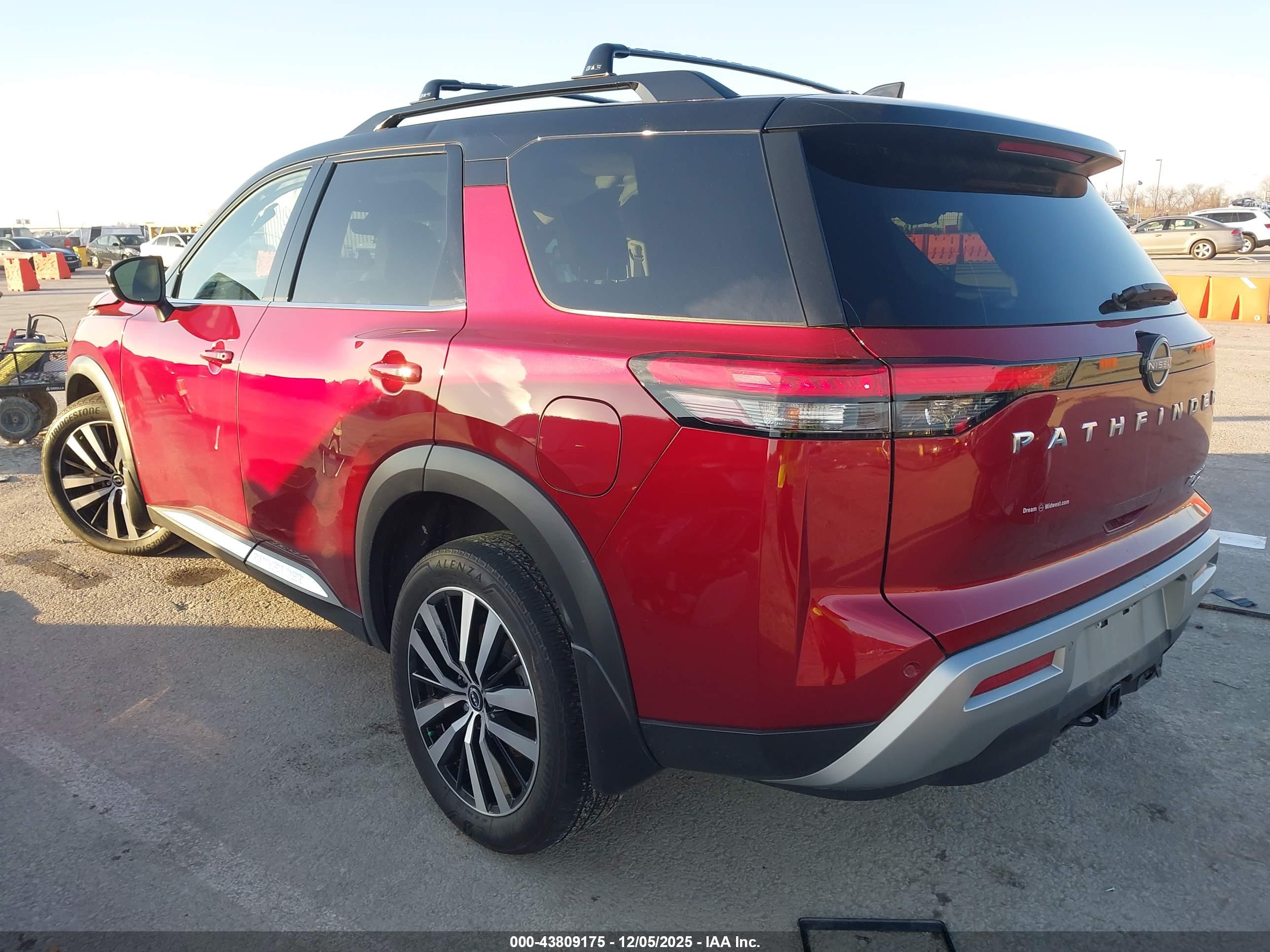NISSAN PATHFINDER image 3