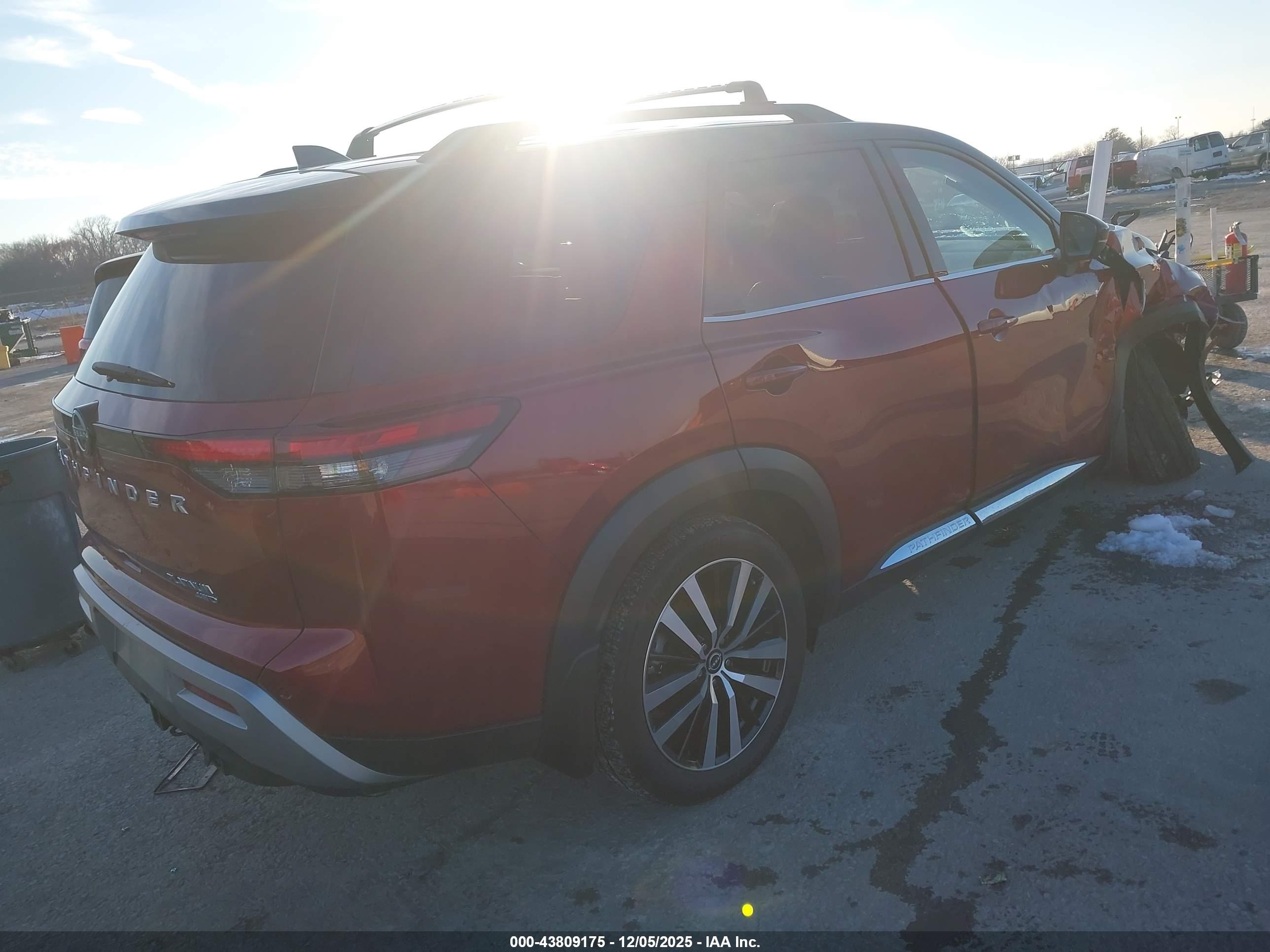 NISSAN PATHFINDER image 4