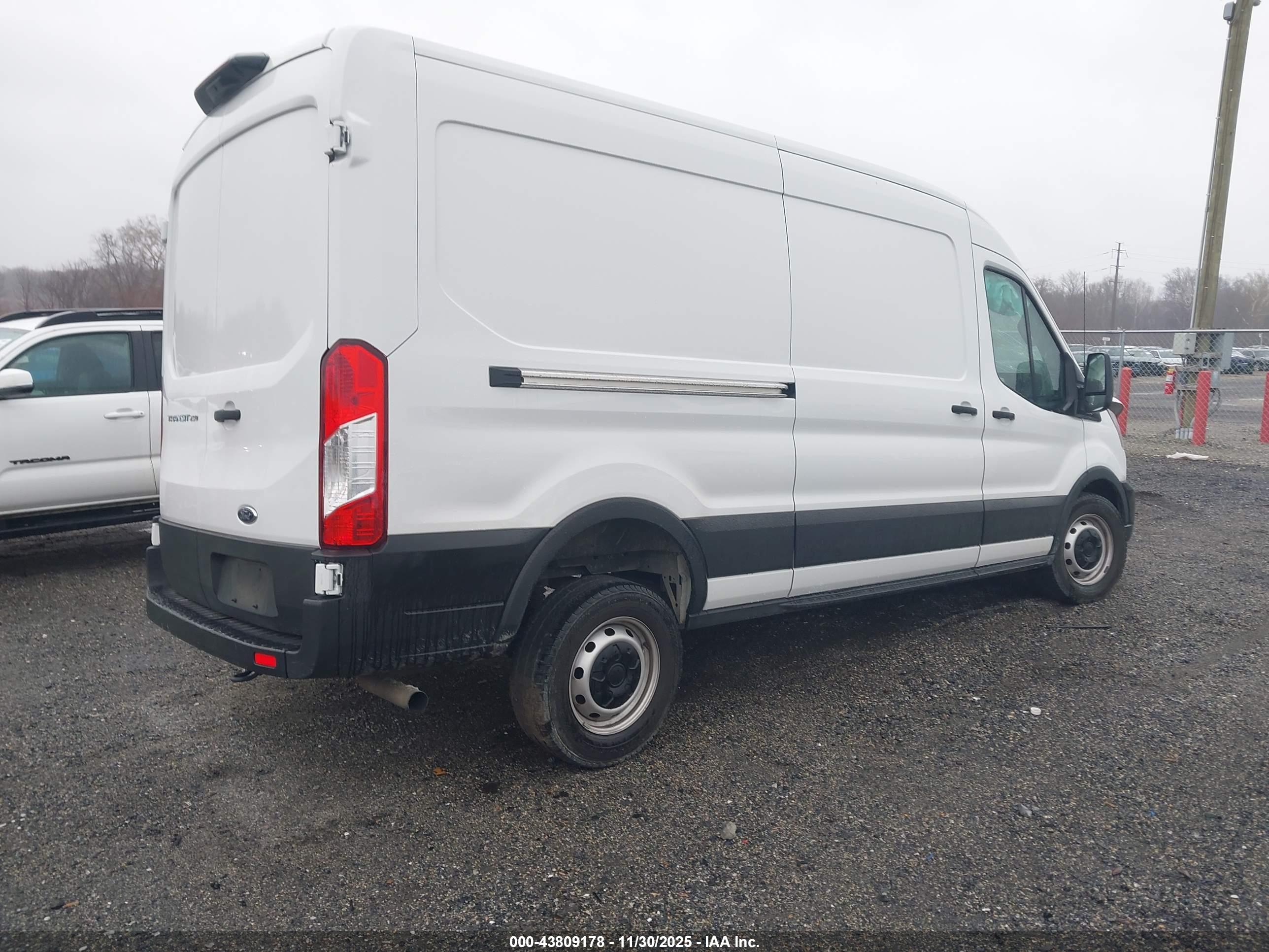FORD TRANSIT-250 image 4