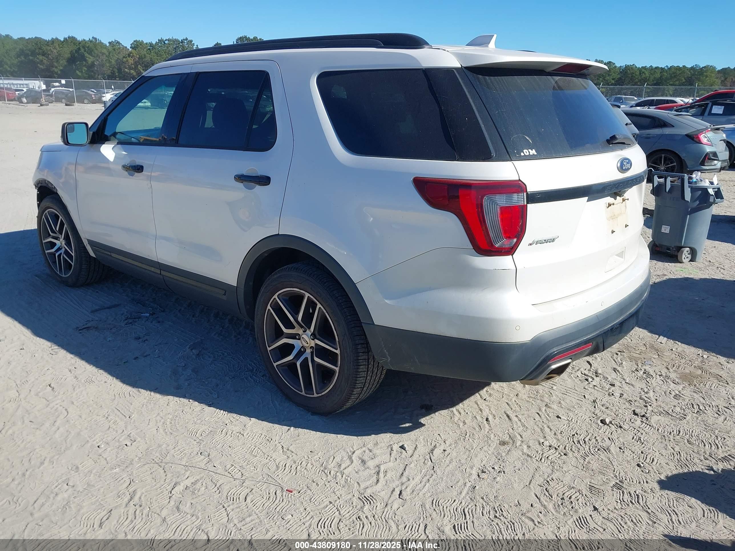 FORD EXPLORER image 3