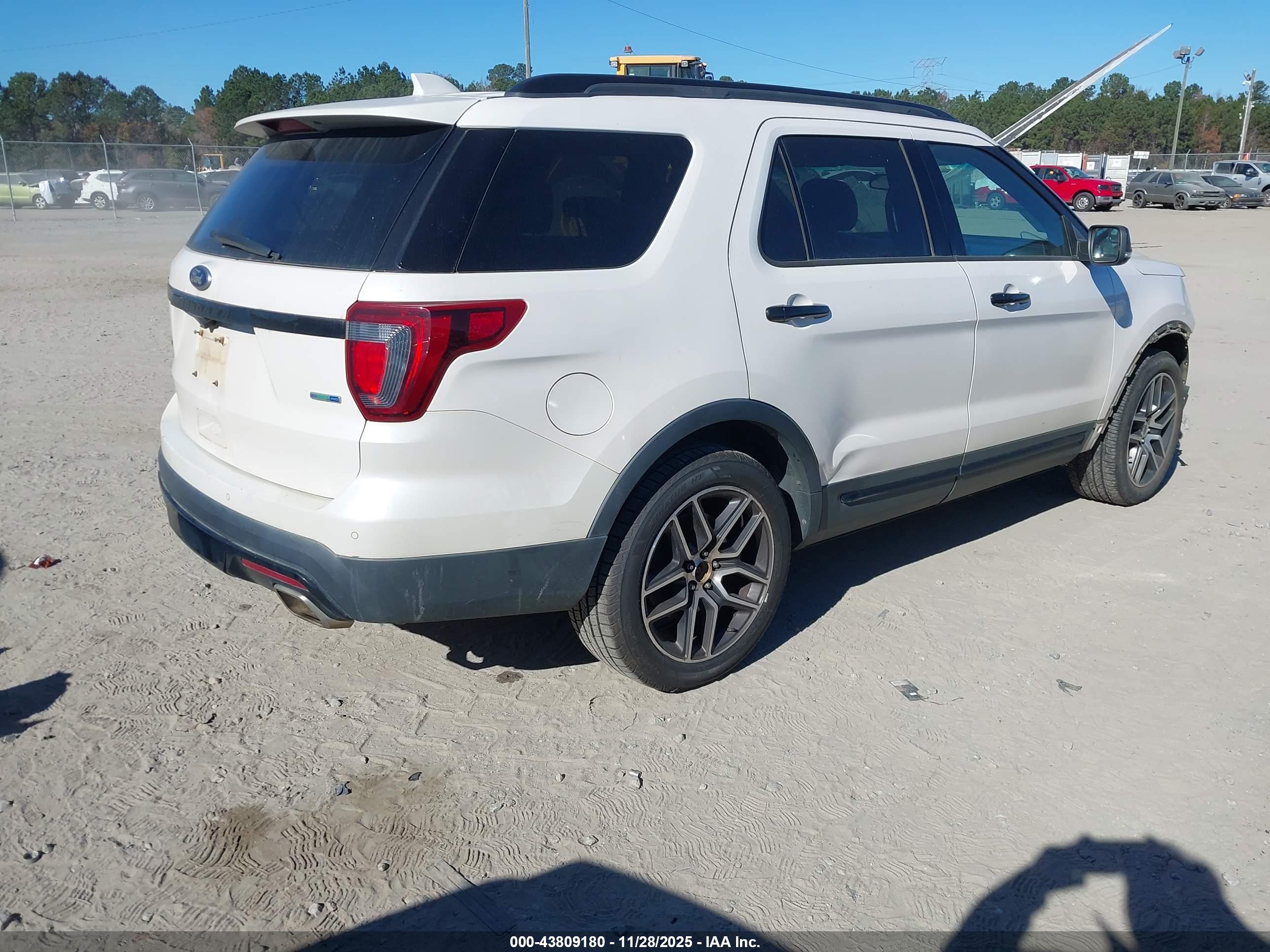 FORD EXPLORER image 4